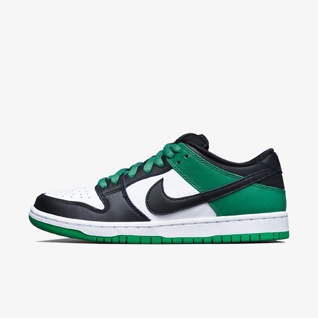 Nike SB Dunk Low Pro Black and Classic Green 착용 스타일 - 2