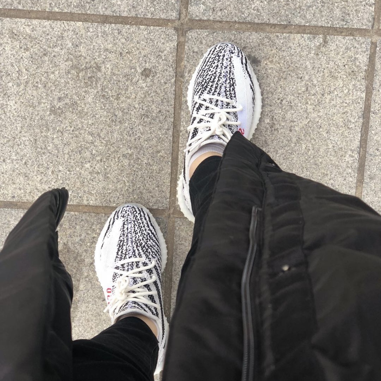 Adidas Yeezy Boost 350 V2 Zebra 2017/2019/2020 착용 스타일