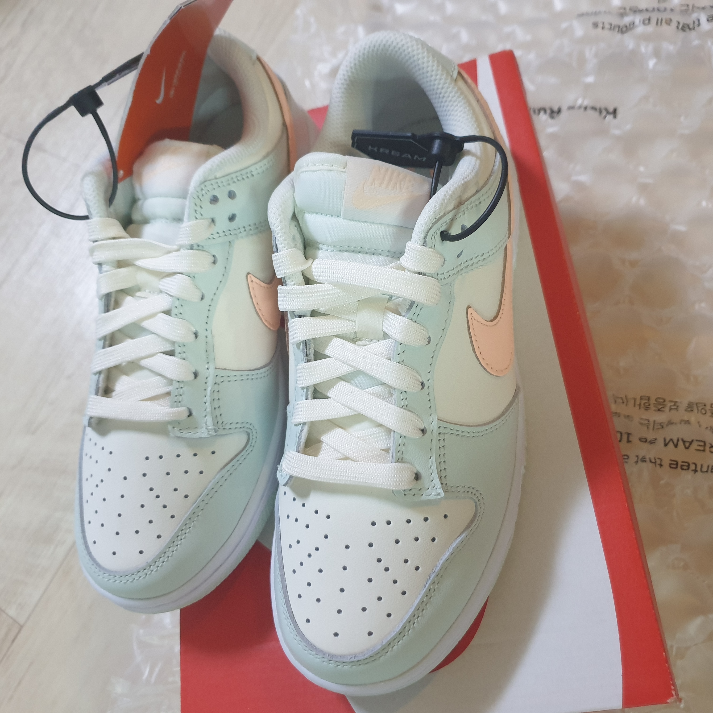 (W) Nike Dunk Low Barely Green 착용 스타일