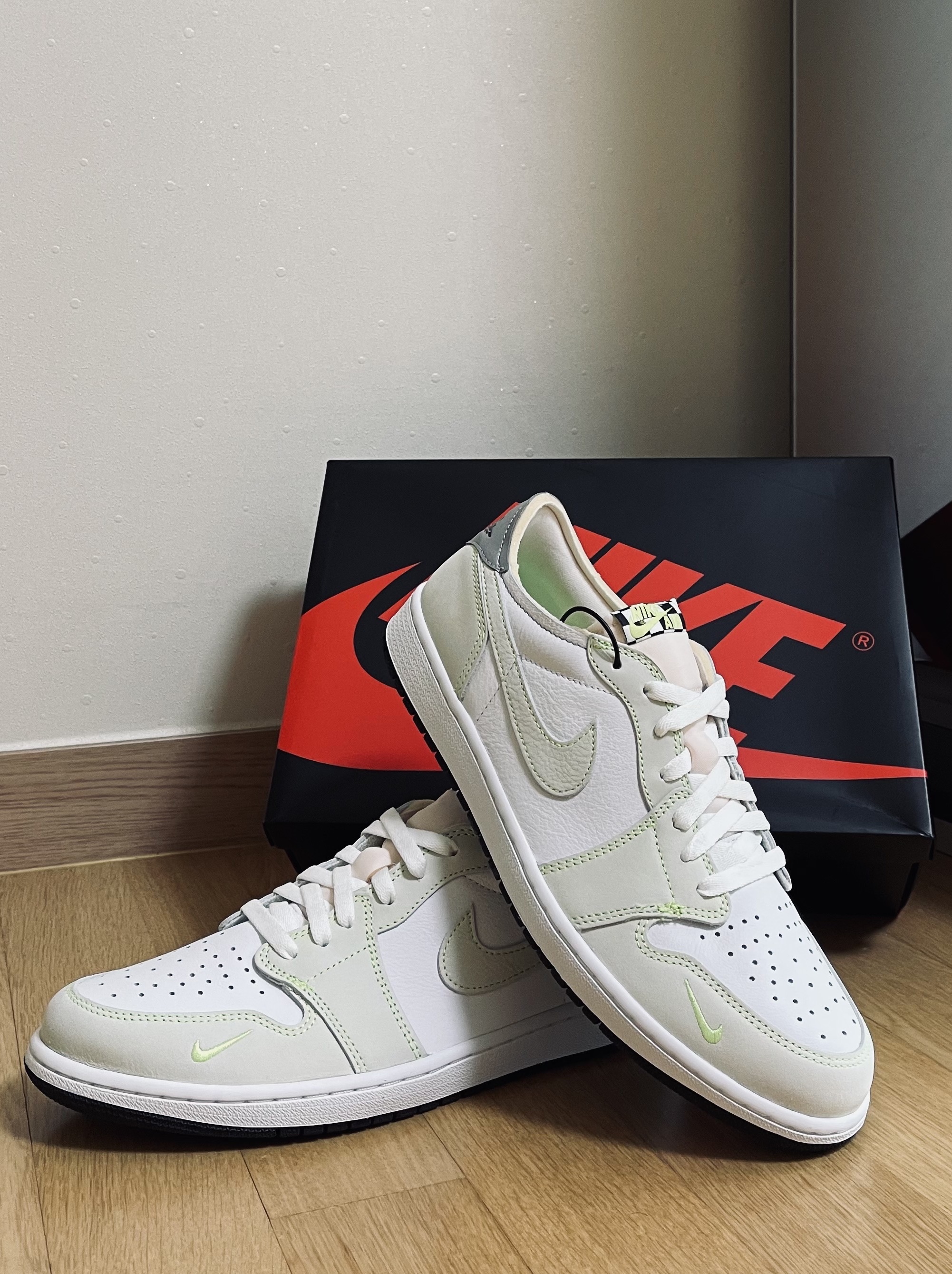 Jordan 1 Low OG Ghost Green 착용 스타일