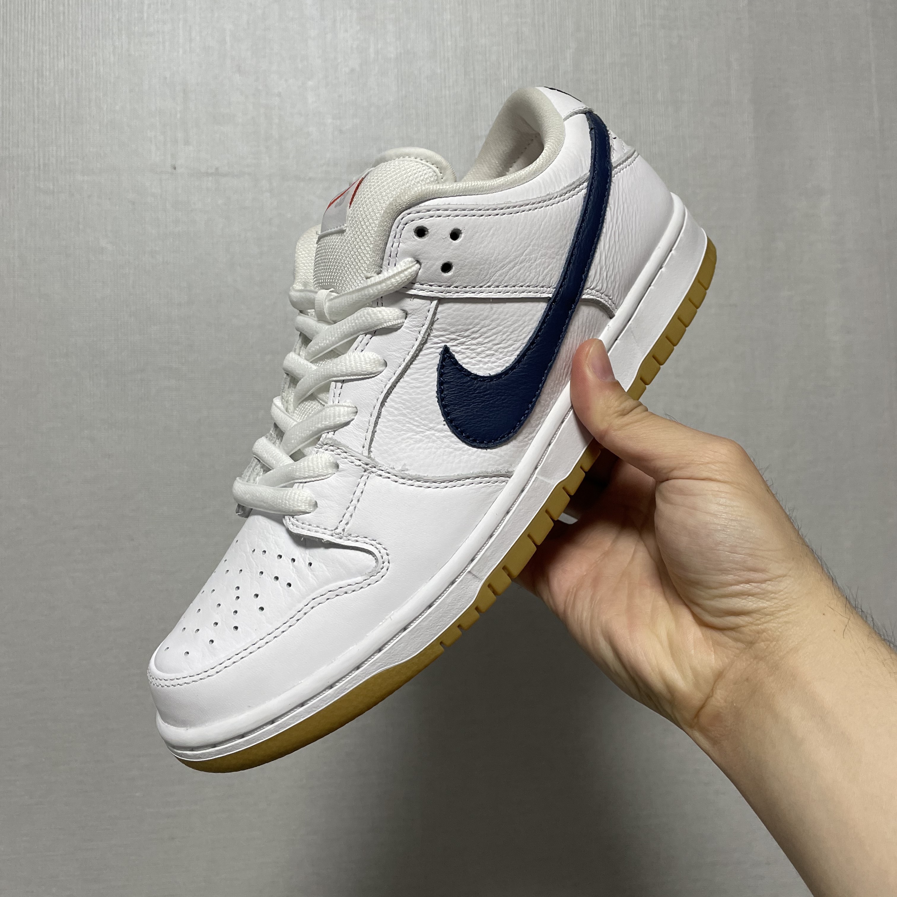 Nike SB Dunk Low Pro ISO Orange Label White Navy 착용 스타일 - 2