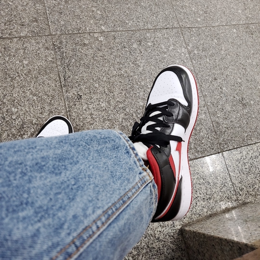 (GS) Jordan 1 Mid Gym Red Black White, Jordan 1 Mid Gym Red Black White 착용 스타일