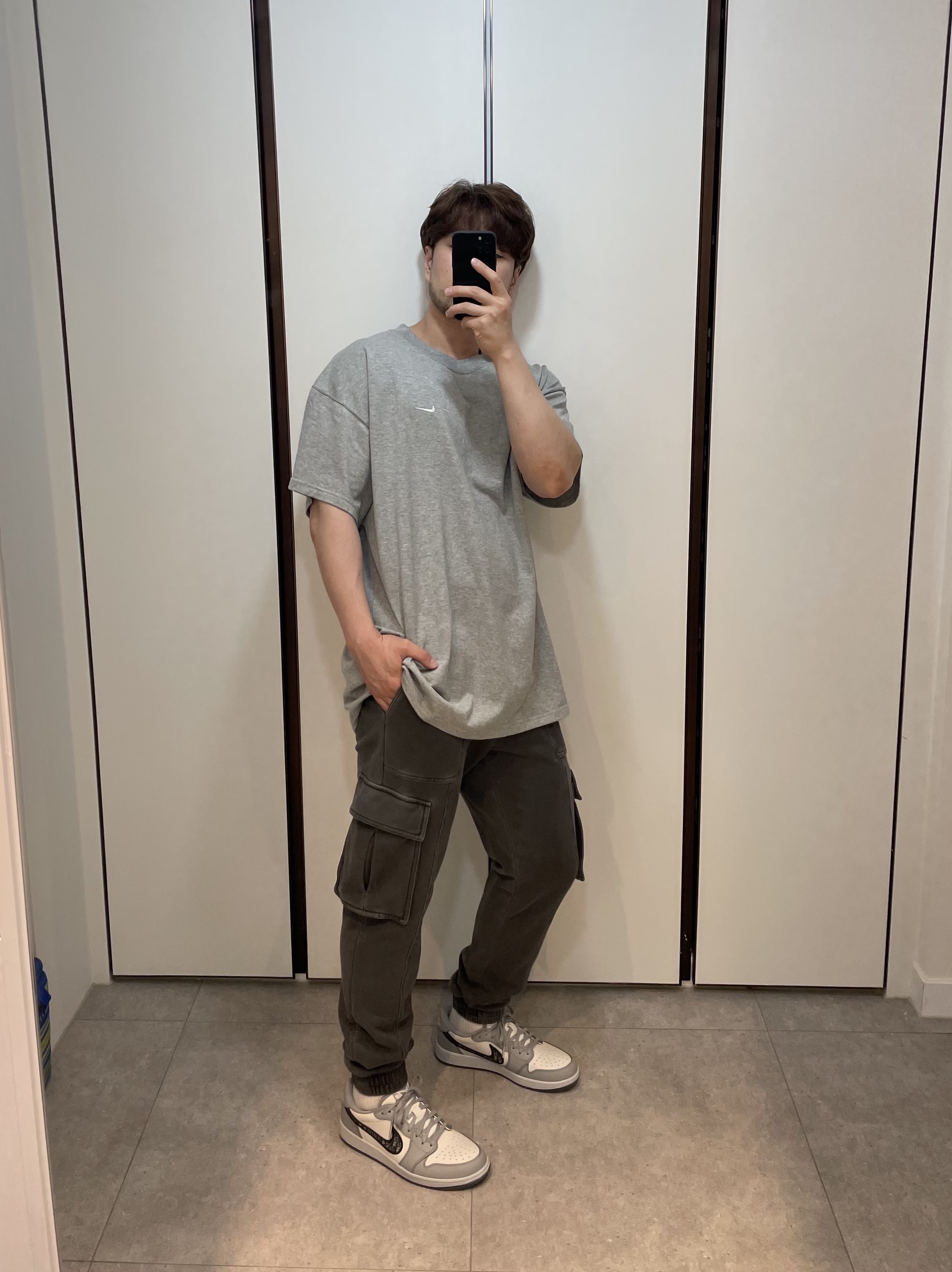Jordan 1 x Dior Low OG, Nike NRG Solo Swoosh T-Shirt Dark Grey Heather - US/EU 착용 스타일