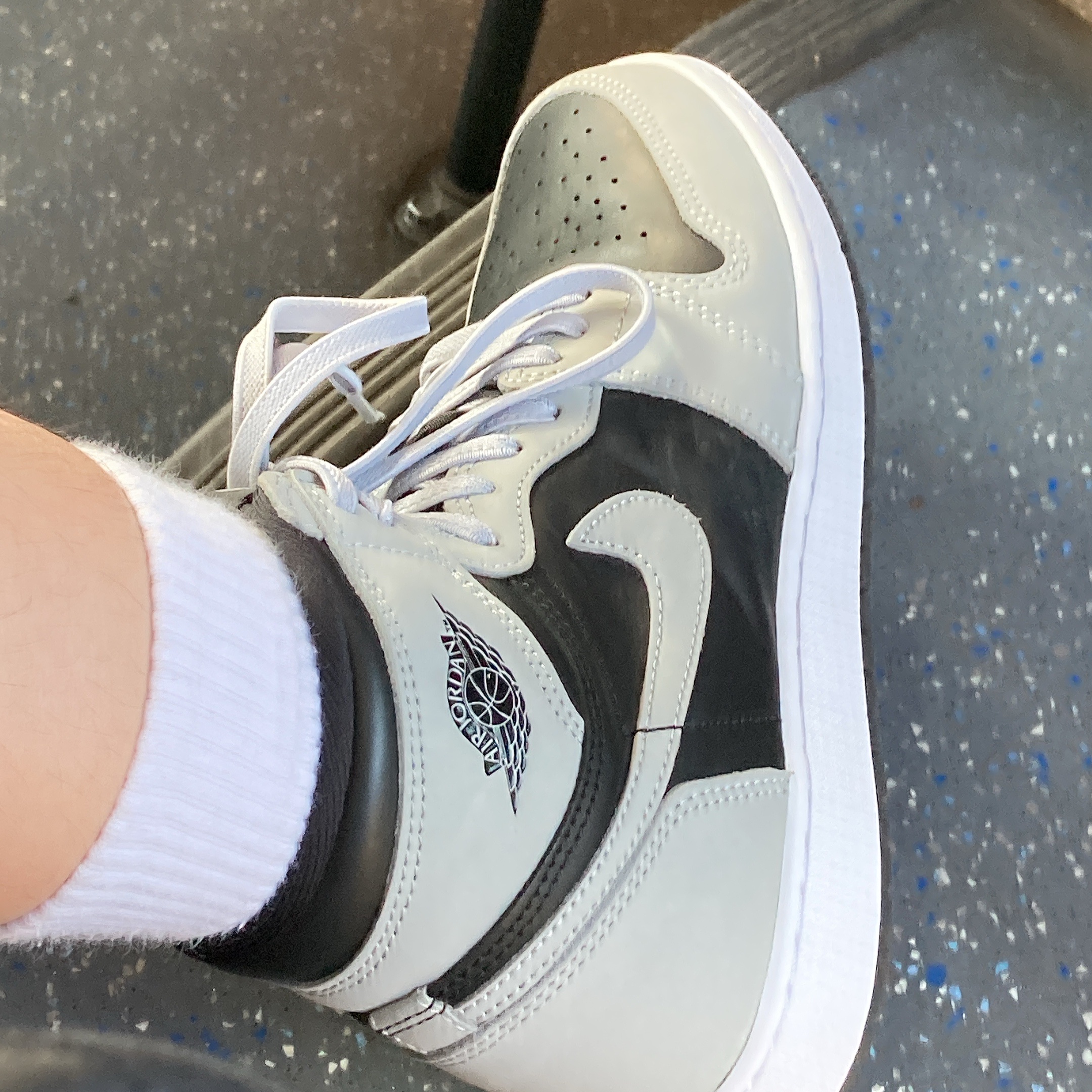 (GS) Jordan 1 Retro High OG Shadow 2.0, Jordan 1 Retro High OG Shadow 2.0 착용 스타일