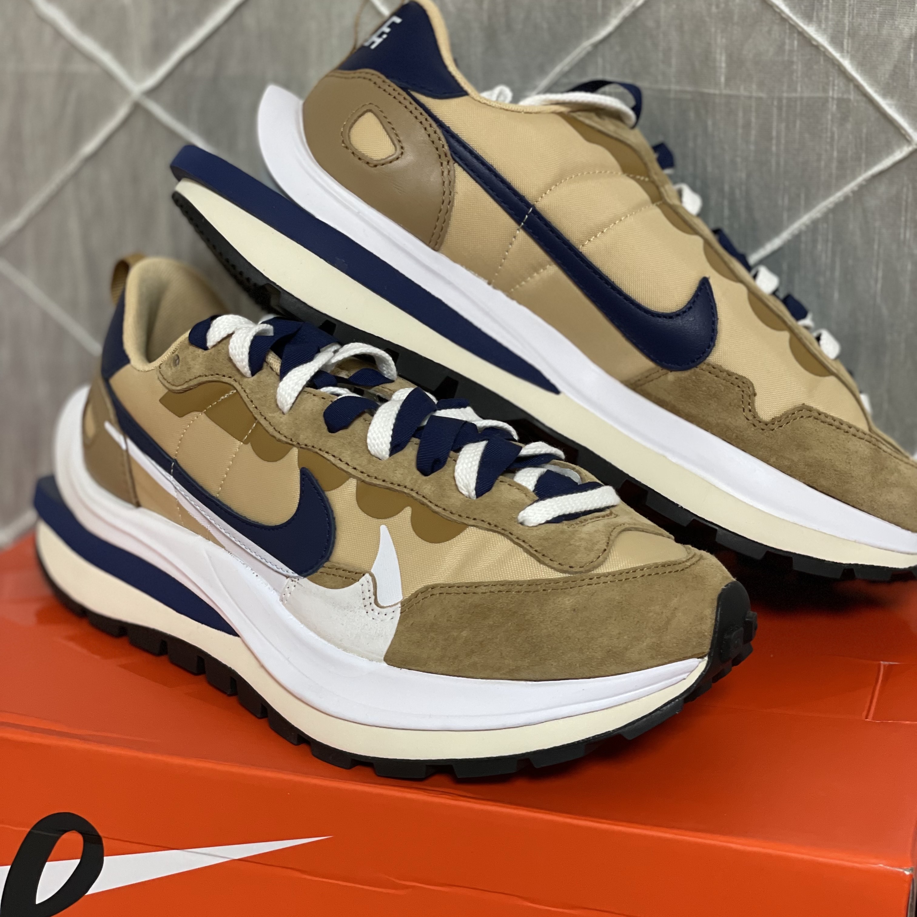 Nike x Sacai VaporWaffle Sesame and Blue Void 착용 스타일 - 2