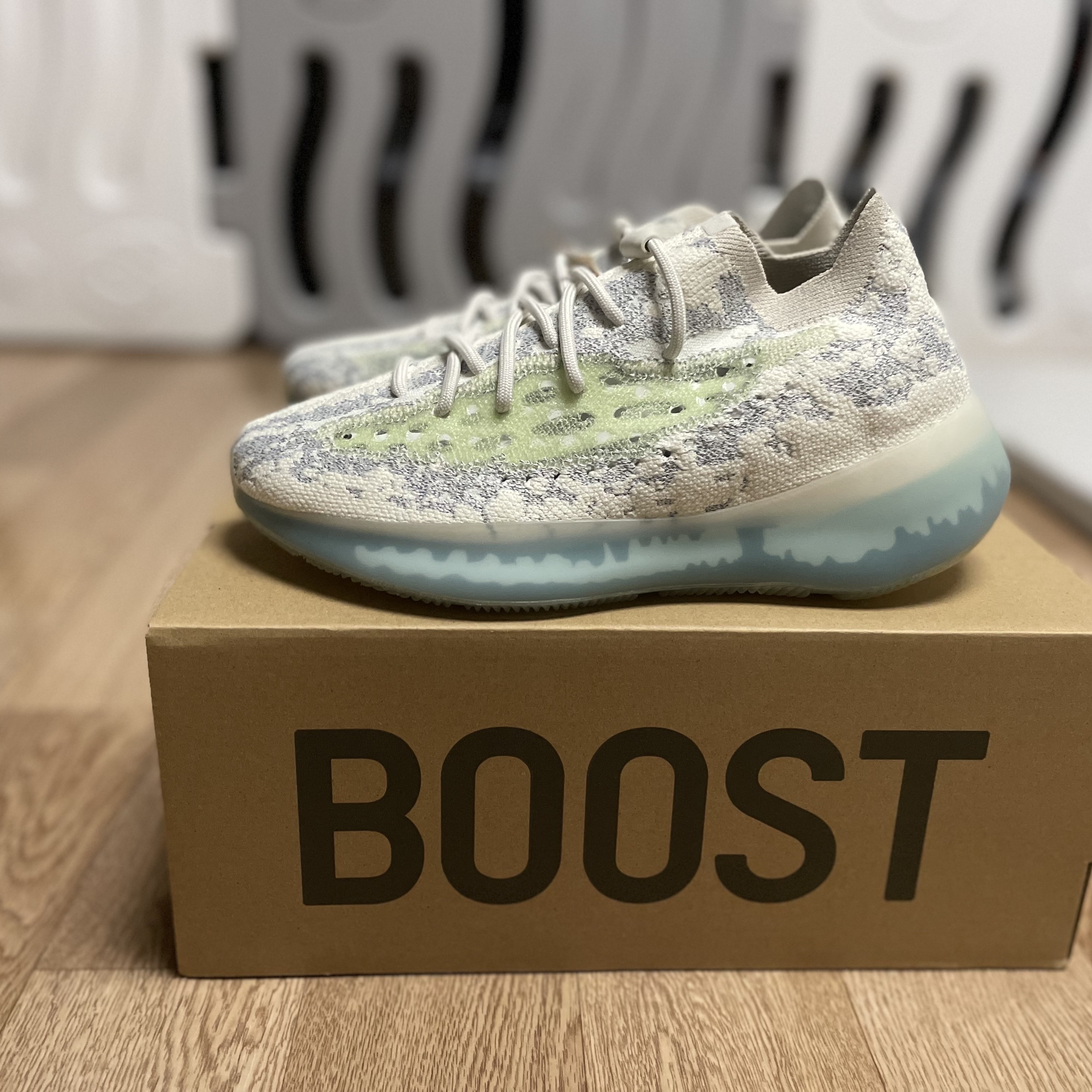 Adidas Yeezy Boost 380 Alien Blue - Reflective 착용 스타일 - 1