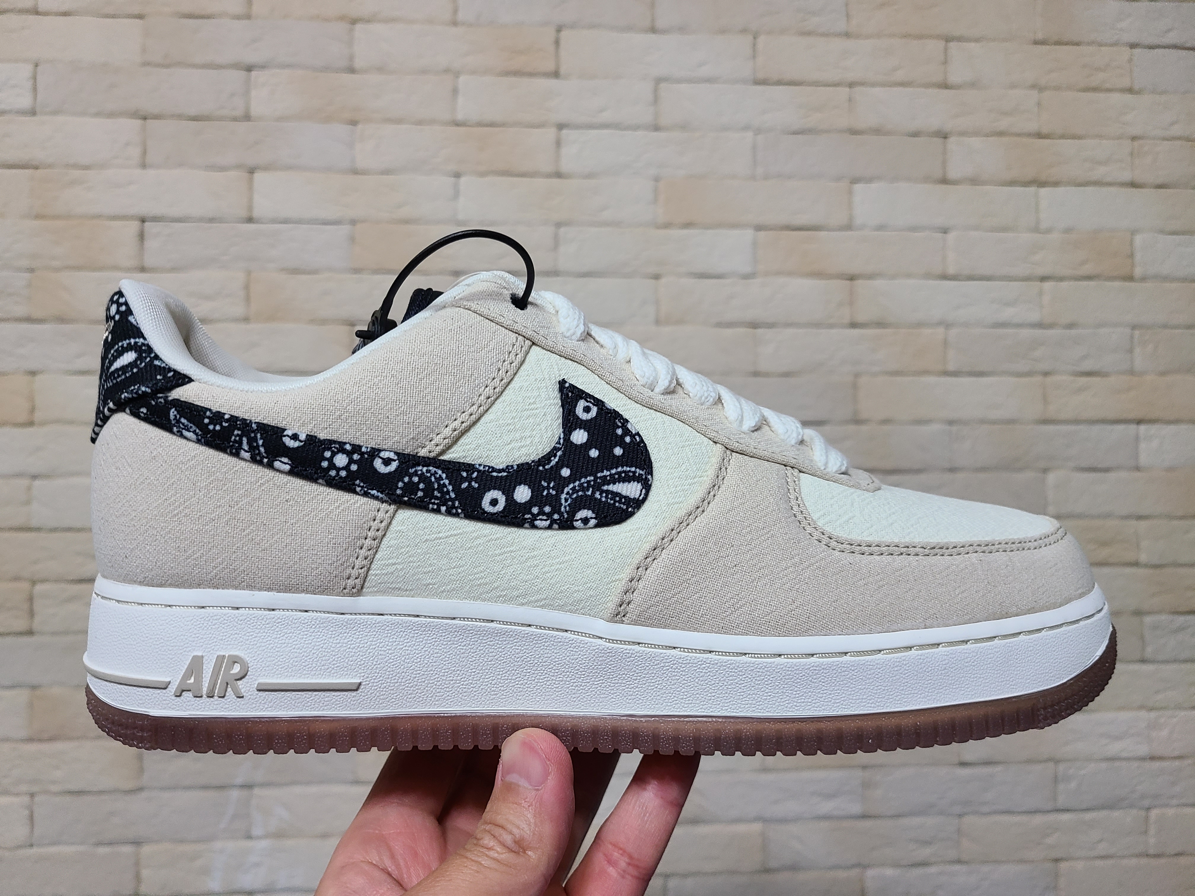 Nike Air Force 1 '07 LV8 Paisley Swoosh 착용 스타일 - 2
