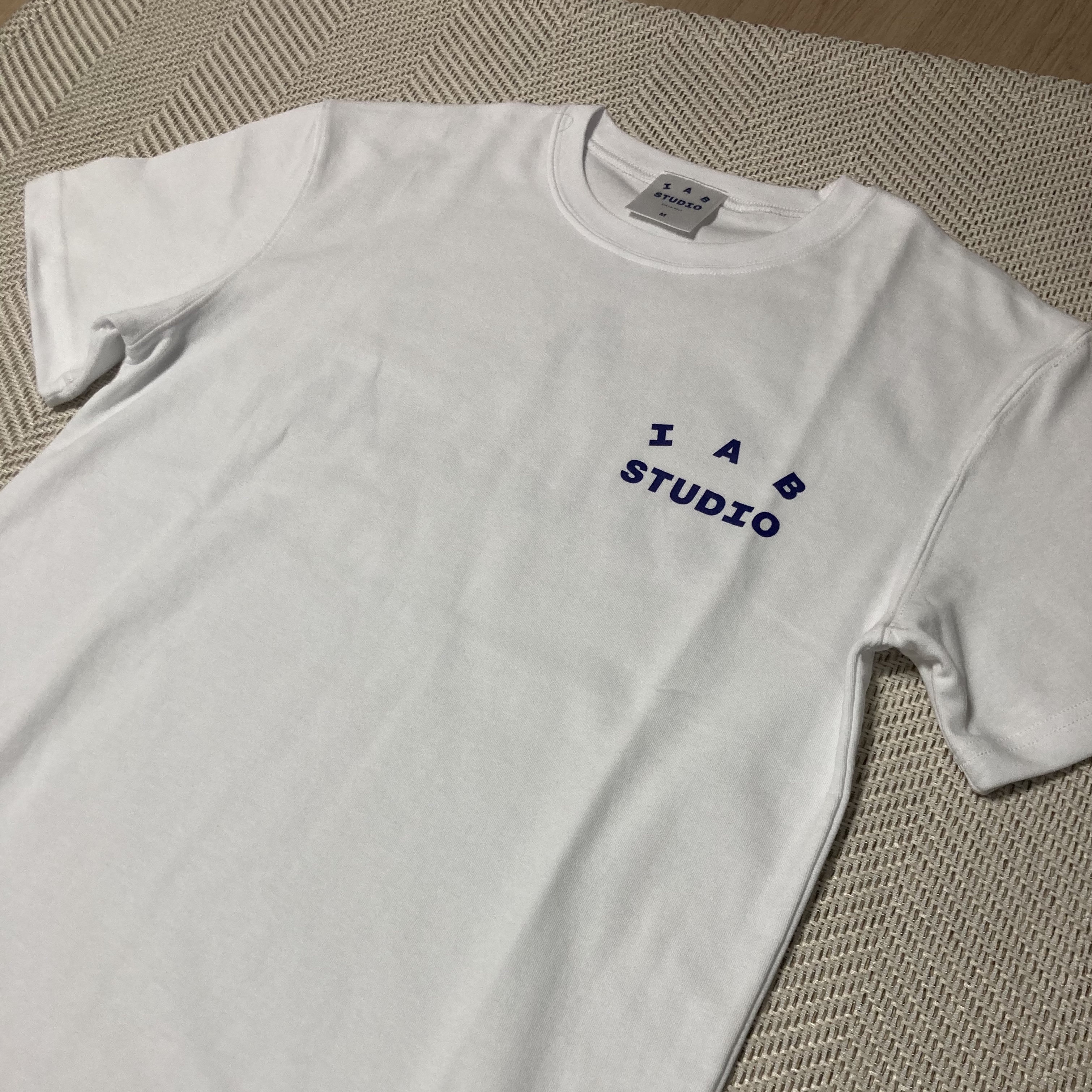 IAB Studio T-Shirt White 착용 스타일 - 1