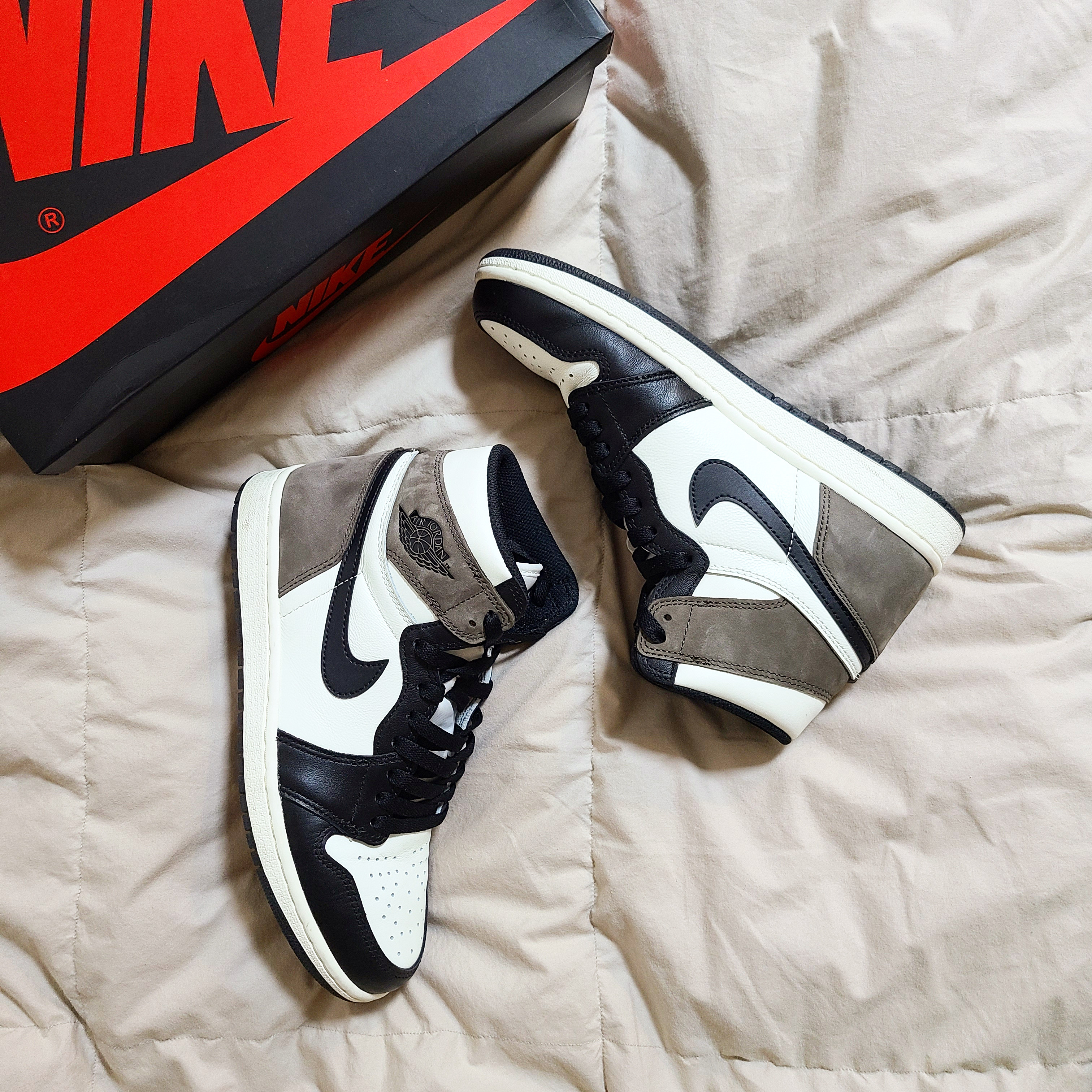 Jordan 1 Retro High OG Black Mocha 착용 스타일