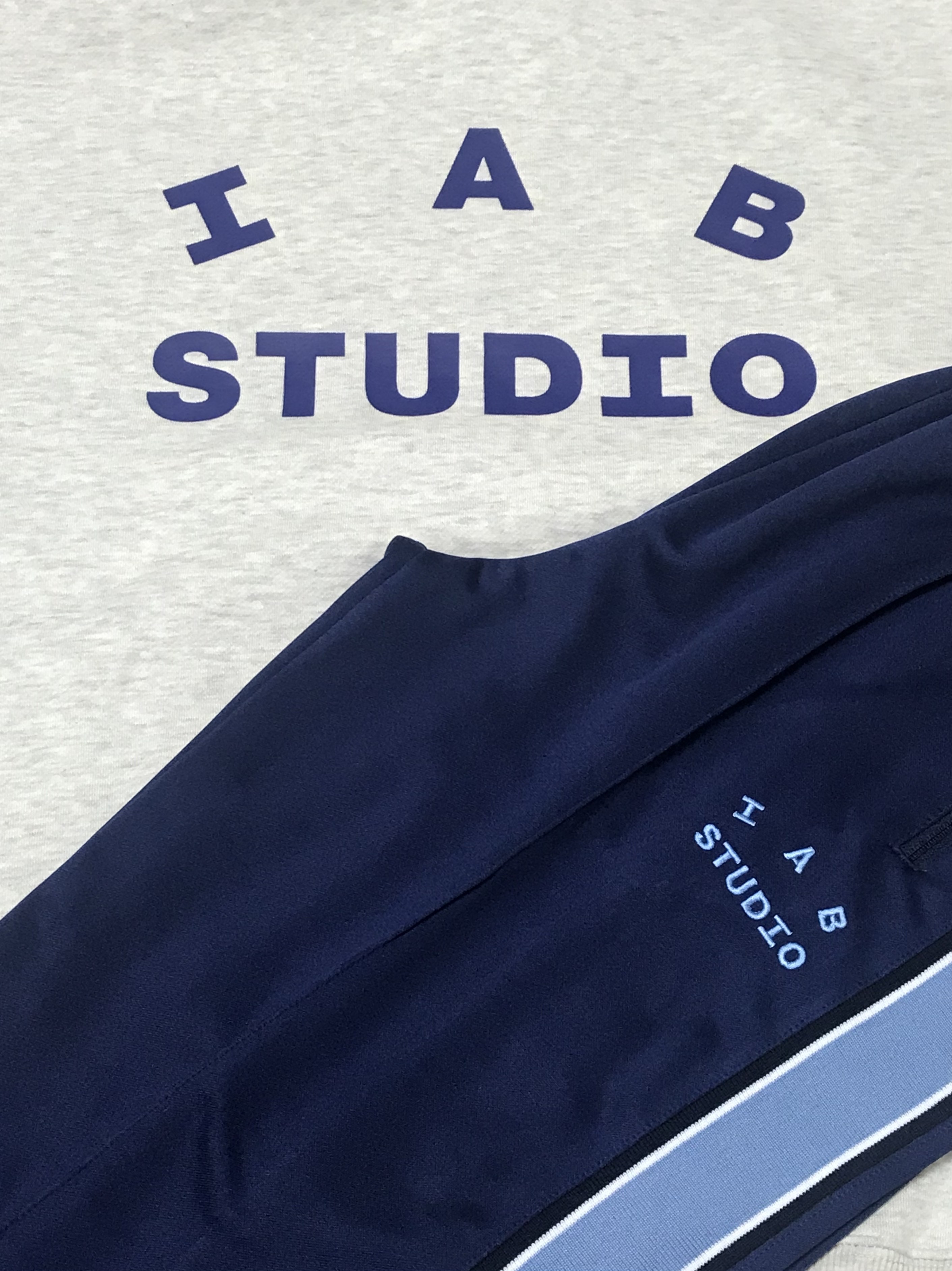 IAB Studio Hoodie Oatmeal Gray - 21SS, IAB Studio Track Pants Navy - 21SS 착용 스타일