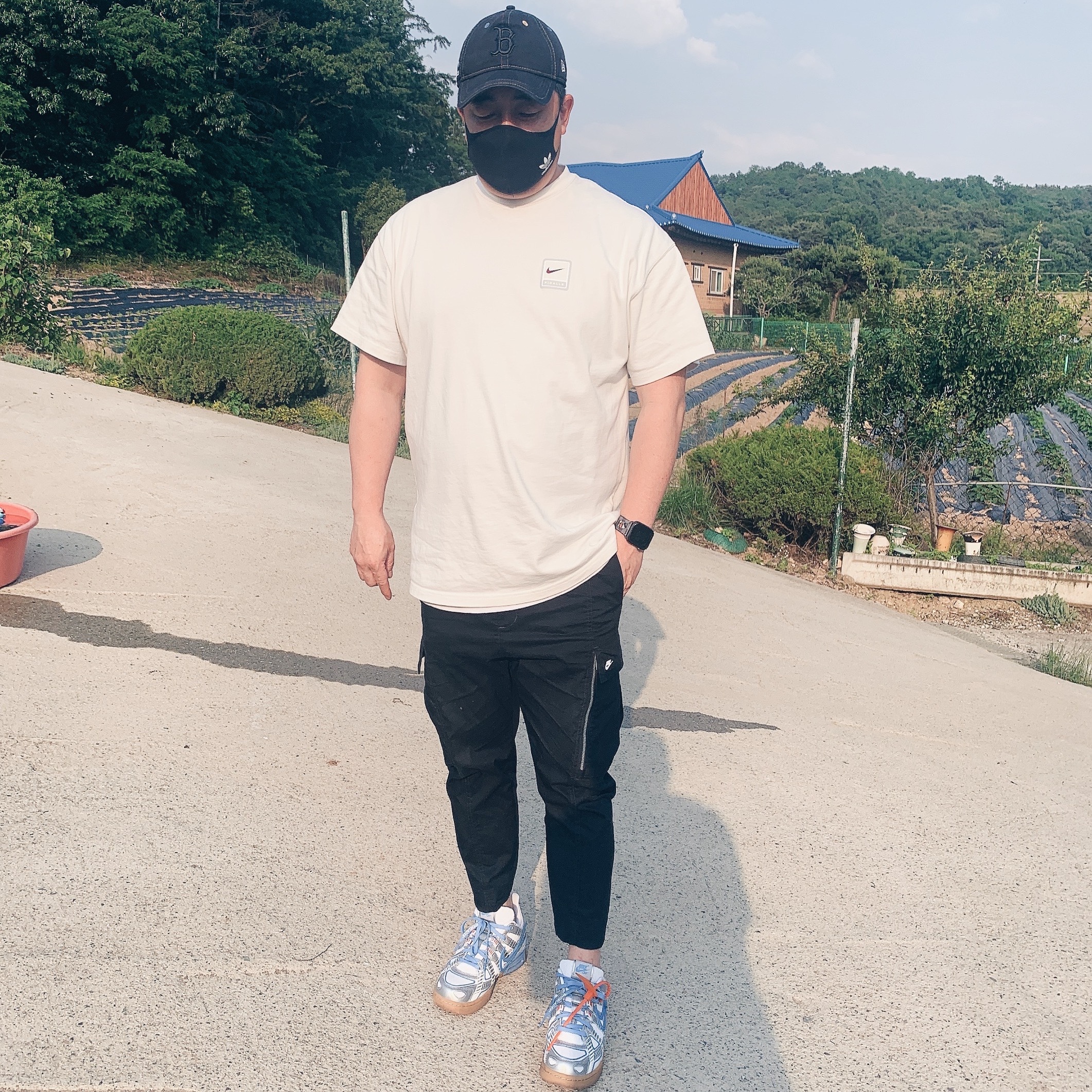 IAB Studio x New Era B. Redsox Cap Black, Nike x Pigalle T-Shirt White - Asia 착용 스타일