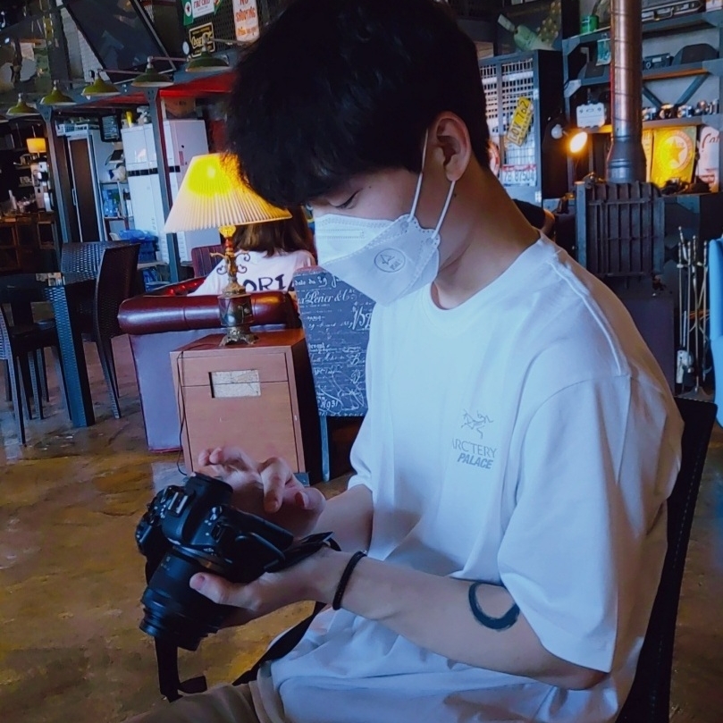 Palace x Arc'teryx T-Shirt White - 20FW 착용 스타일