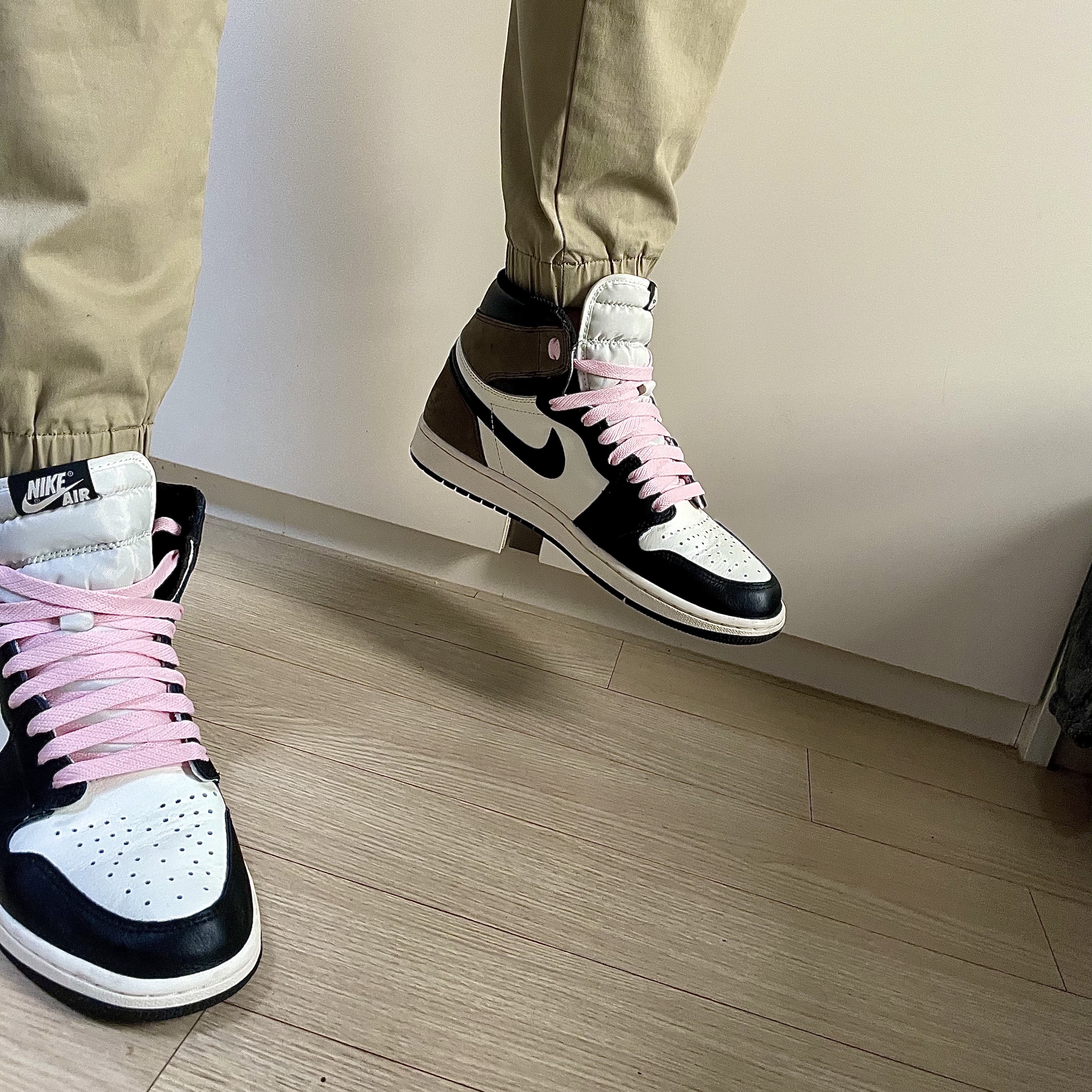 Jordan 1 Retro High OG Black Mocha 착용 스타일 - 2