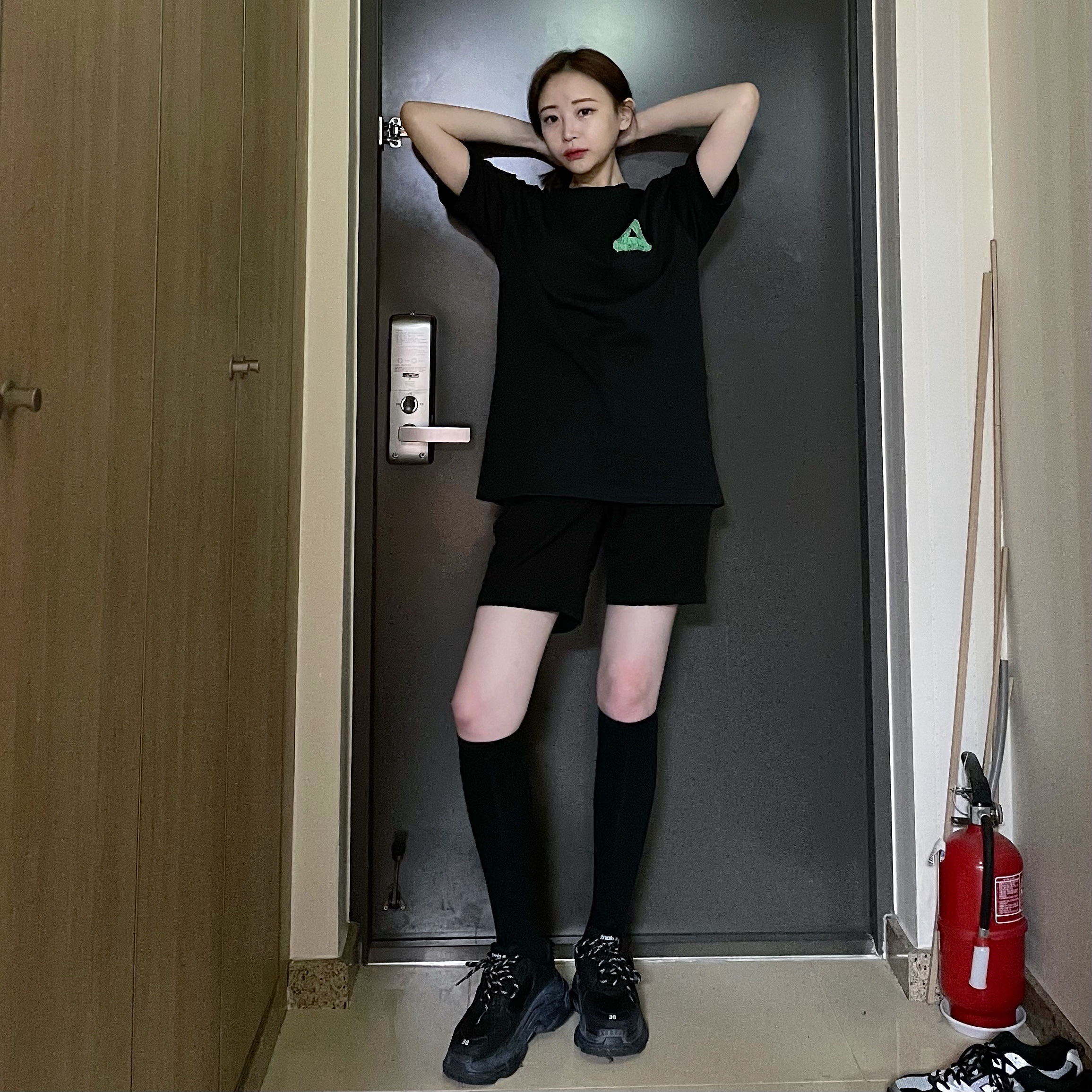 Palace Tri-Slime T-Shirt Black - 21SS, Balenciaga Triple S Trainer Triple Black 착용 스타일 - 1