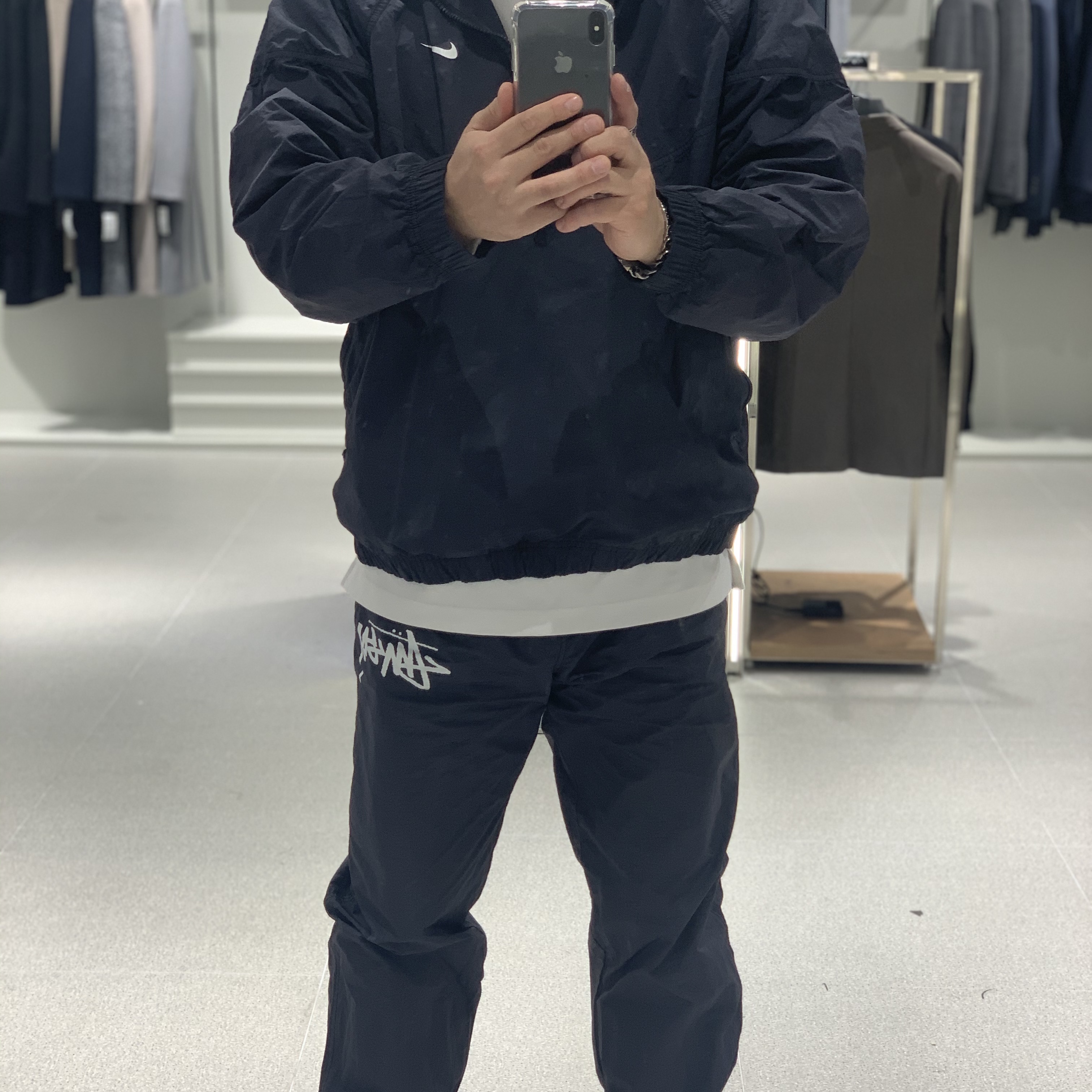 Nike x Stussy Beach Pants Off Noir, Nike x Stussy Windrunner Jacket Off Noir 착용 스타일