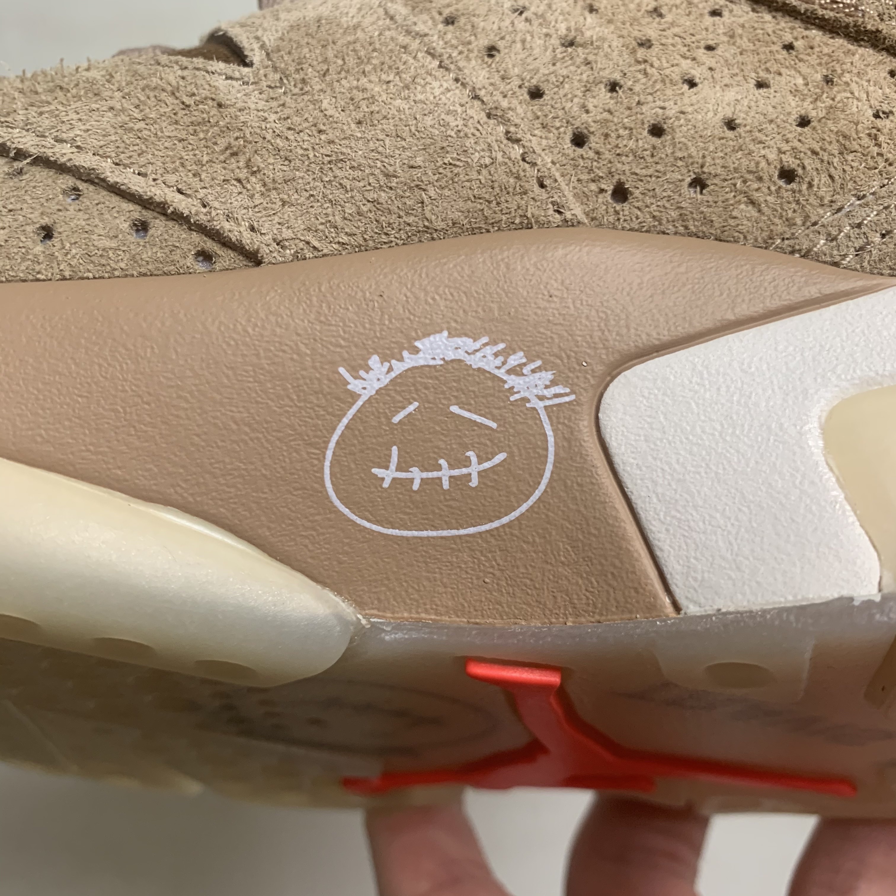 Jordan 6 x Travis Scott Retro SP British Khaki 착용 스타일 - 2