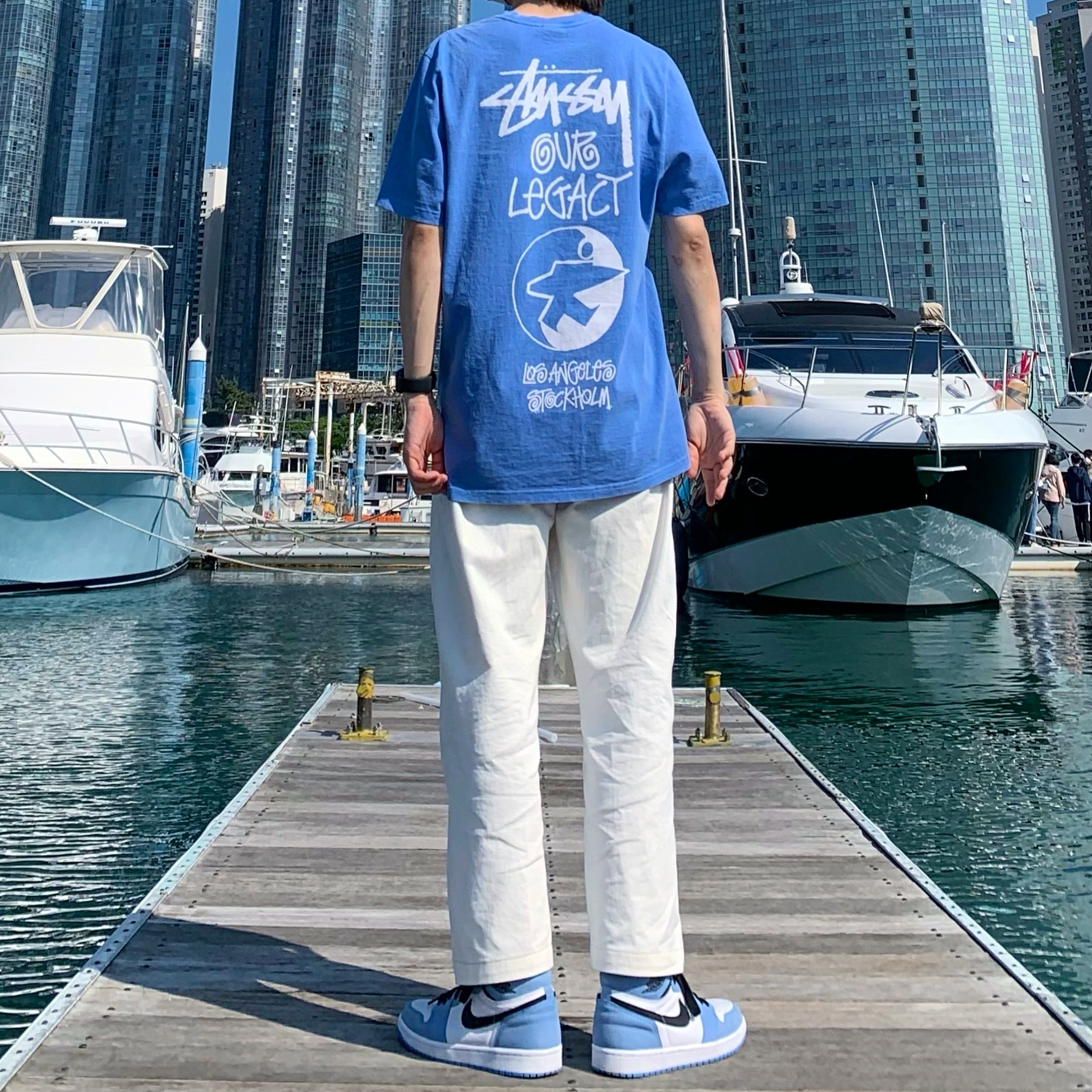 Jordan 1 Retro High OG University Blue, Stussy x Our Legacy Surfman T-Shirt Blue - 21SS 착용 스타일