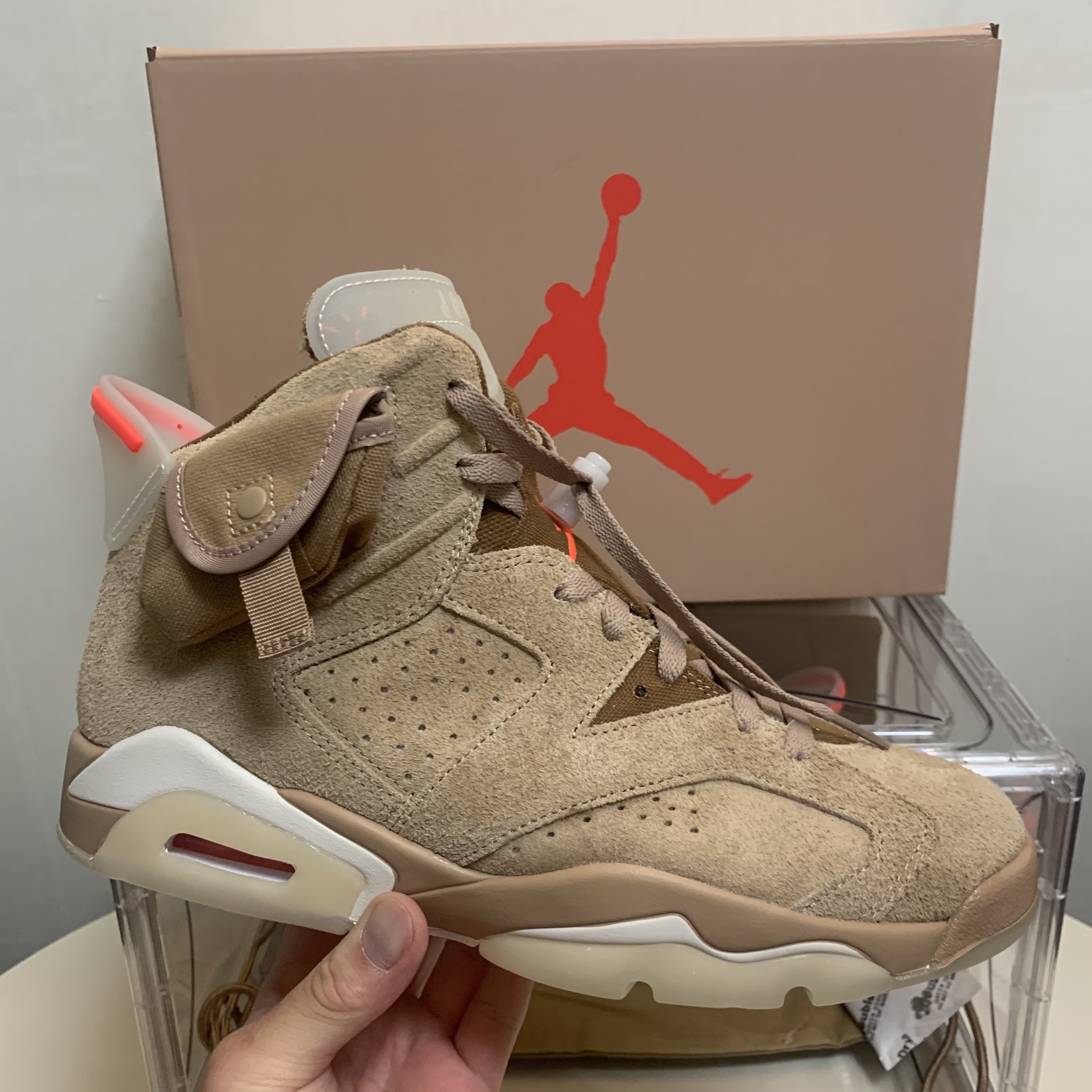 Jordan 6 x Travis Scott Retro SP British Khaki 착용 스타일 - 1