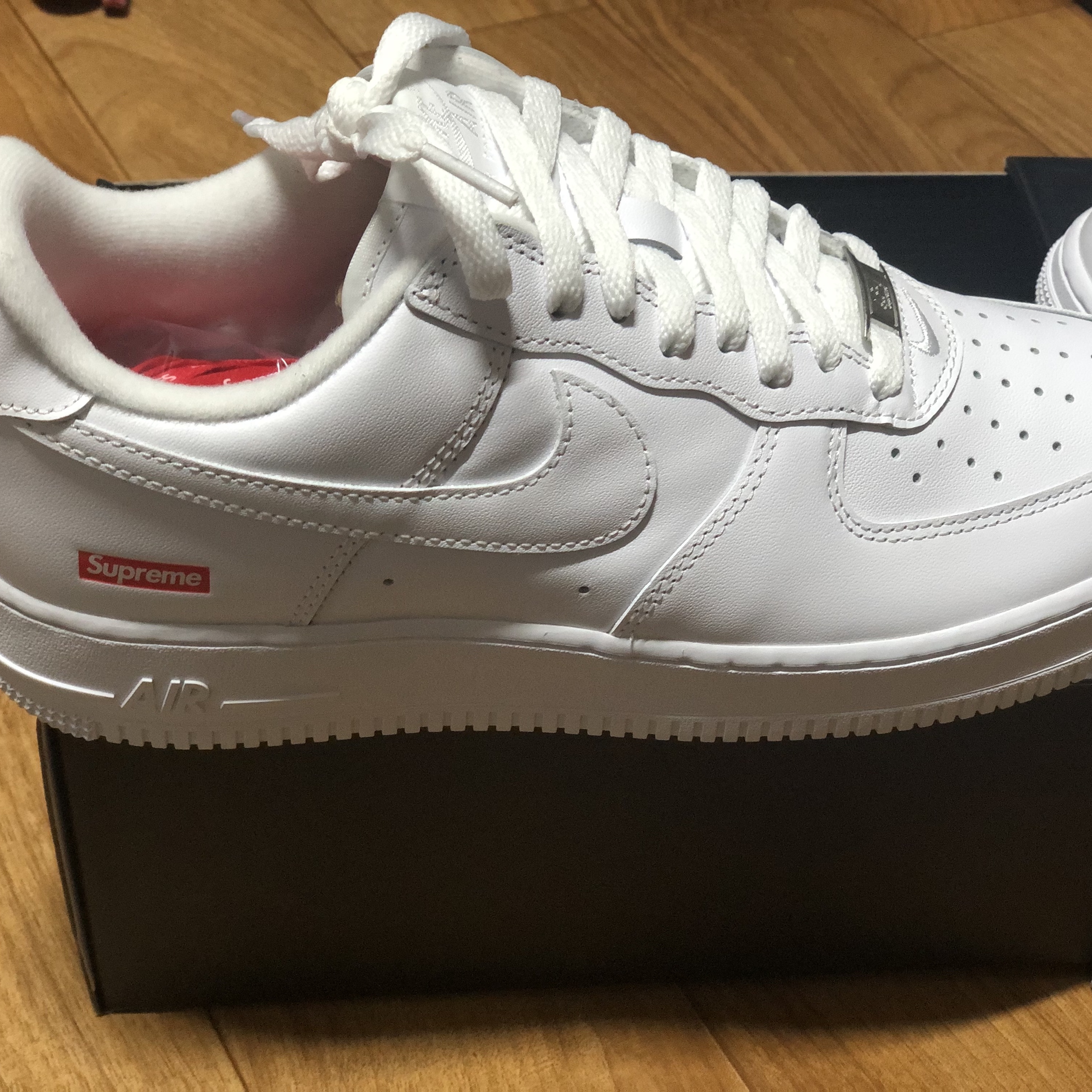 Nike x Supreme Air Force 1 Low White 착용 스타일