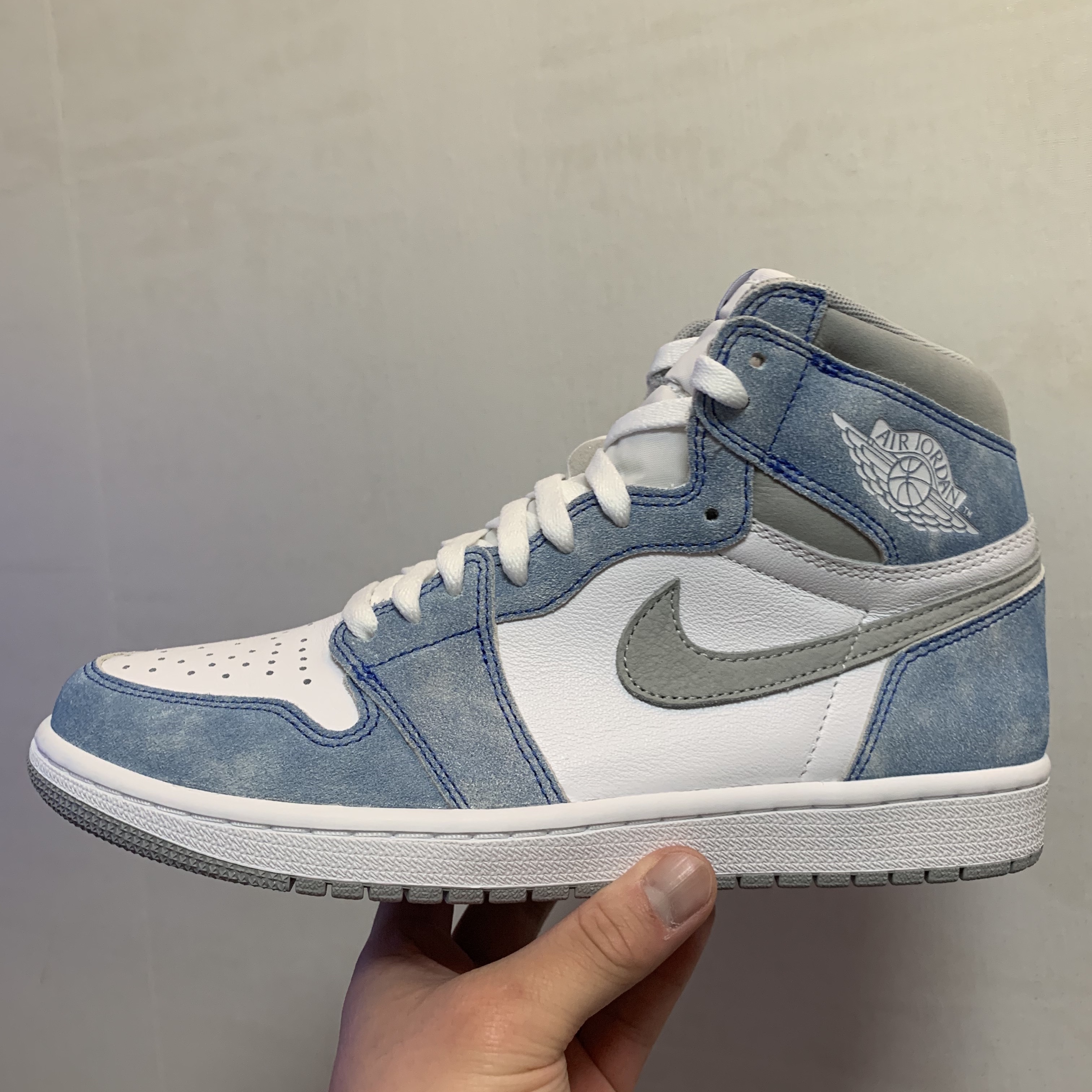 Jordan 1 Retro High OG Hyper Royal 착용 스타일 - 2