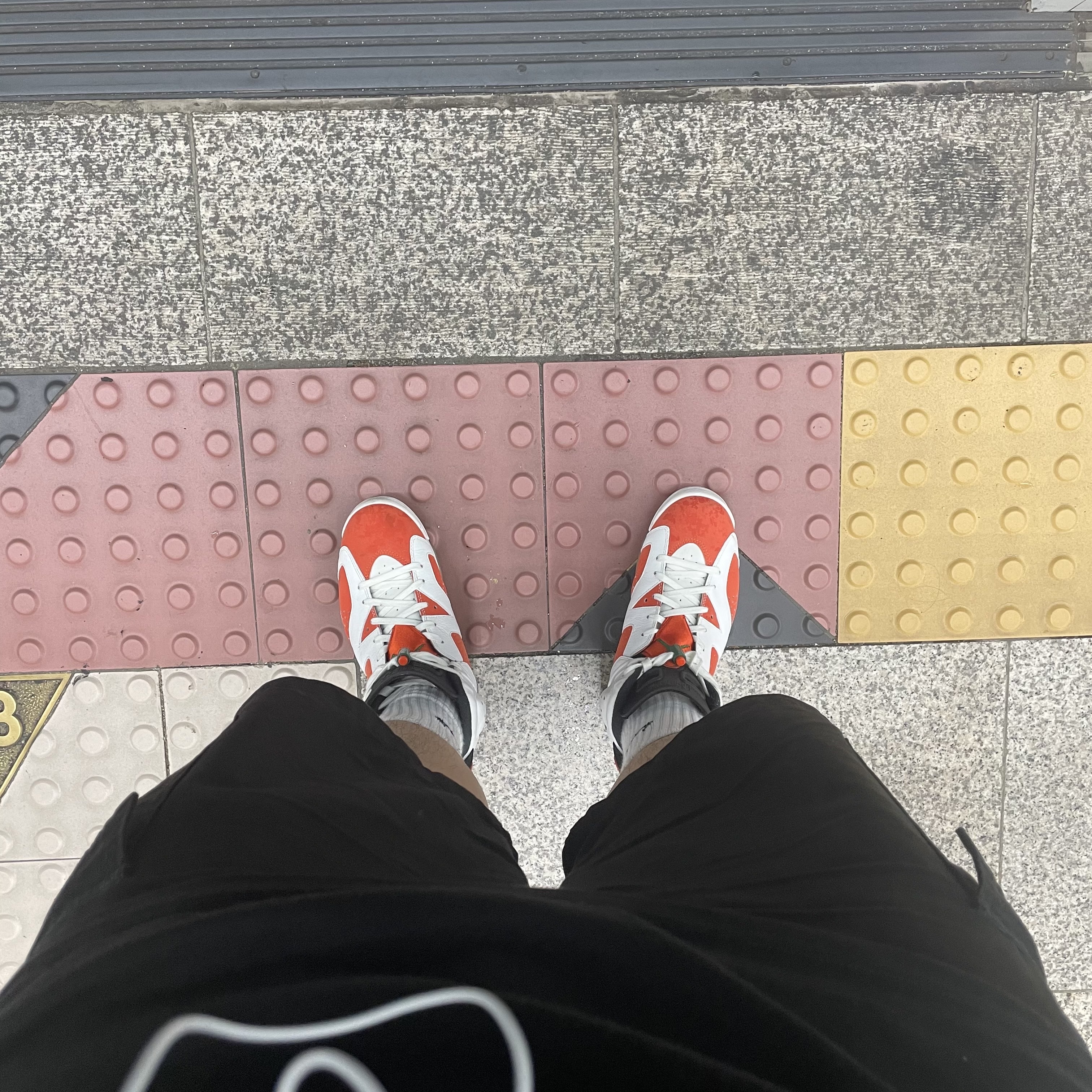 Jordan 6 Retro Gatorade Like Mike White 착용 스타일