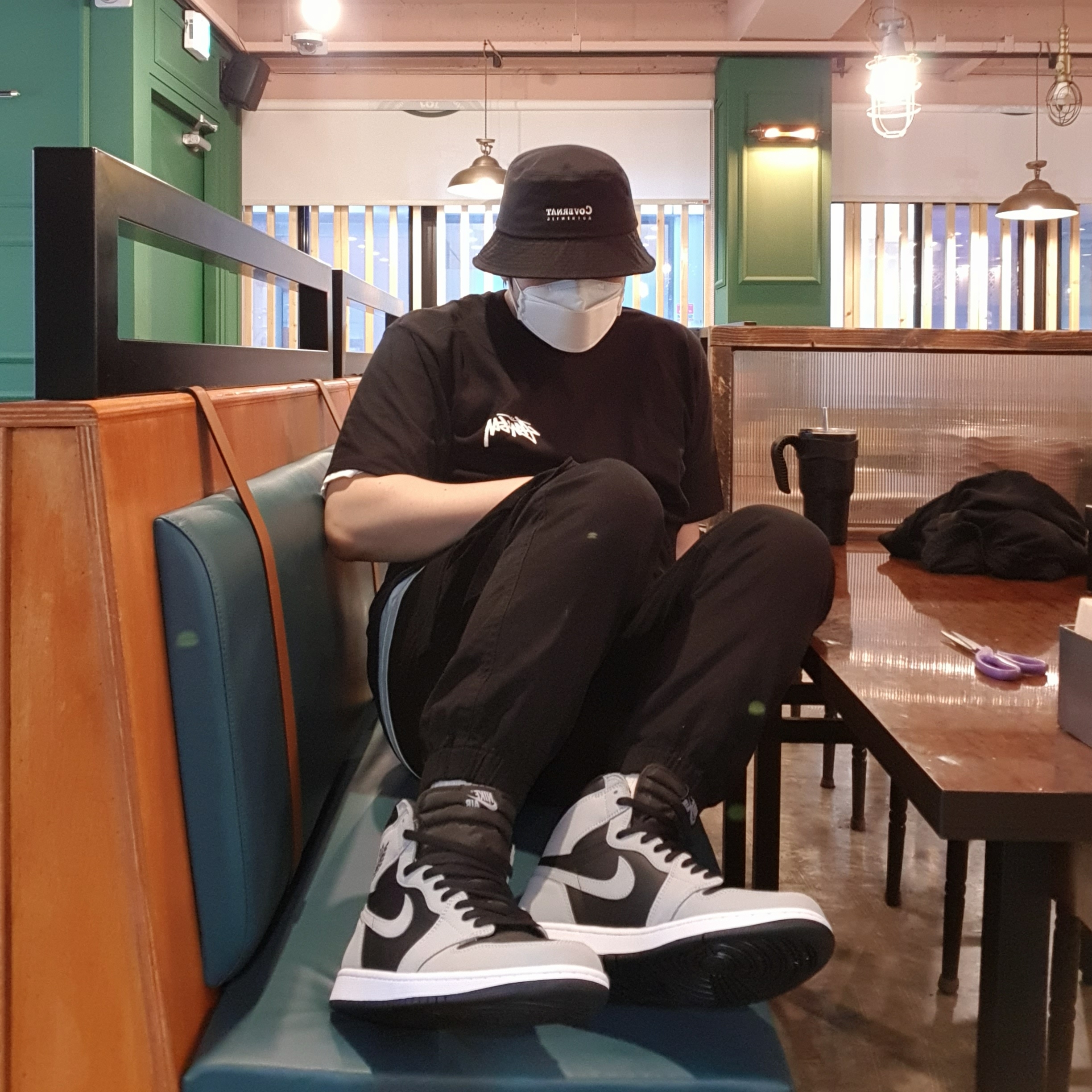 Jordan 1 Retro High OG Shadow 2.0, Stussy Reflection T-Shirt Black 착용 스타일 - 1