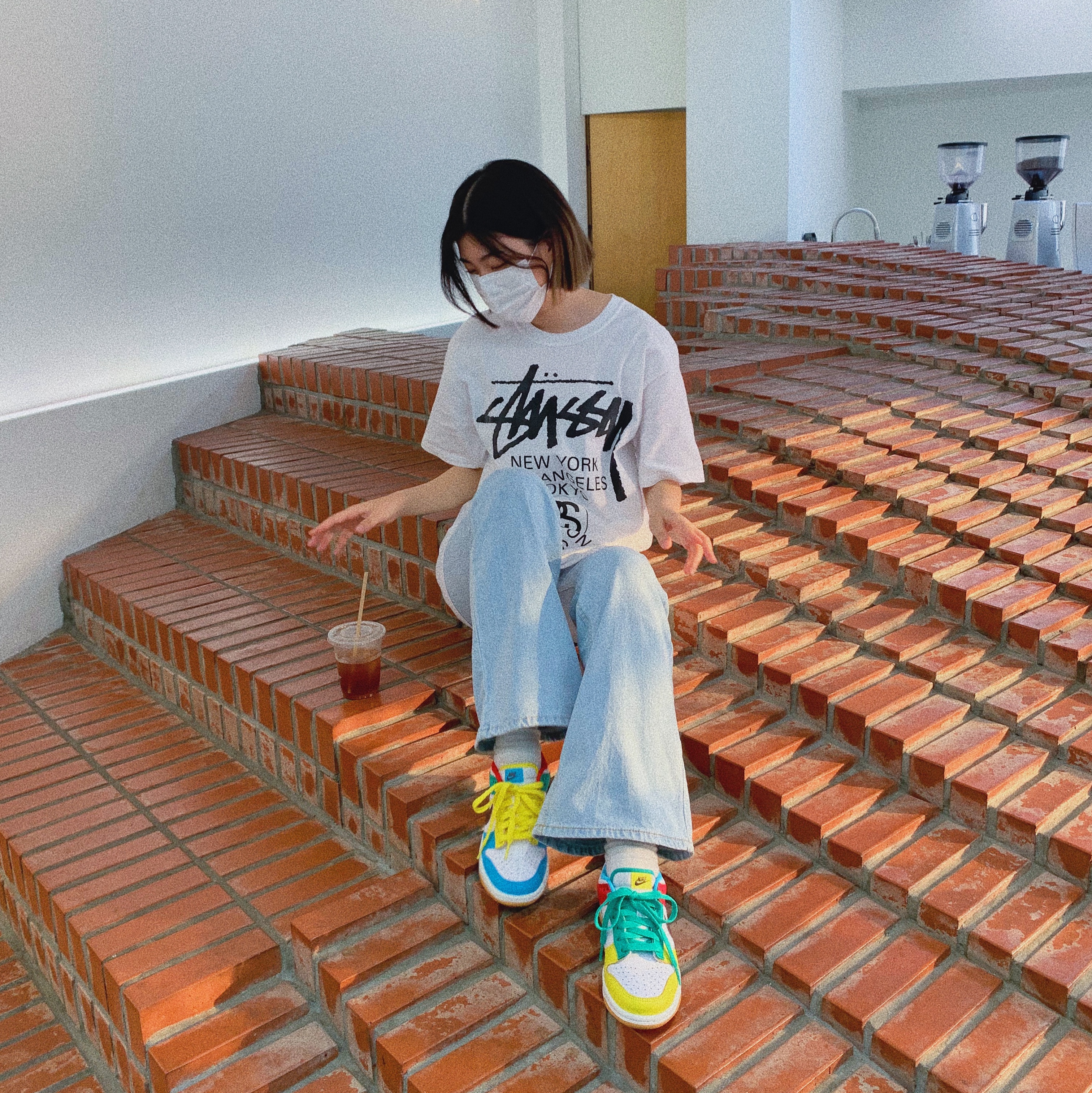 (GS) Nike Dunk Low SE Free.99 White, Stussy World Tour T-Shirt White 착용 스타일