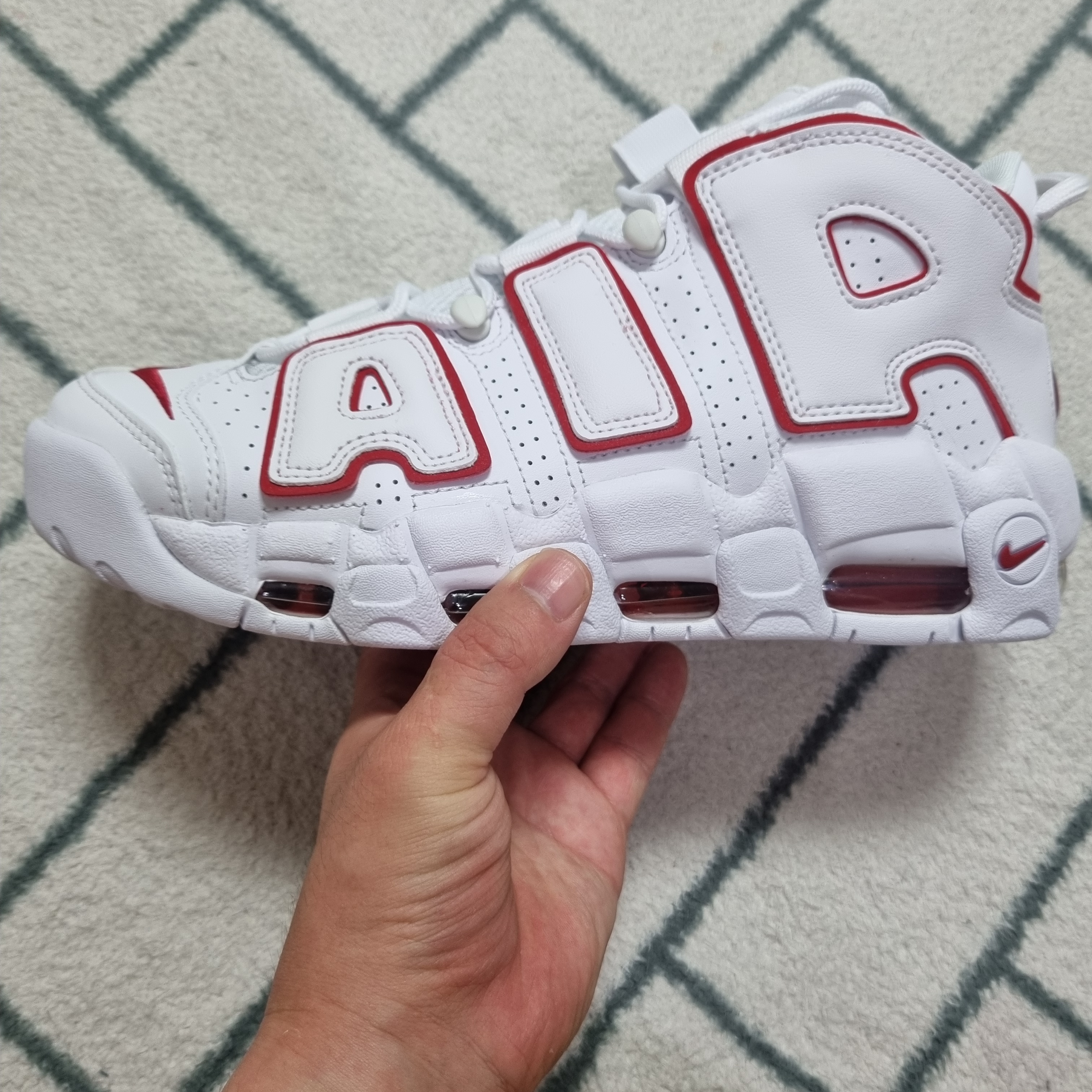 Nike Air More Uptempo White Varsity Red 2021 착용 스타일 - 2