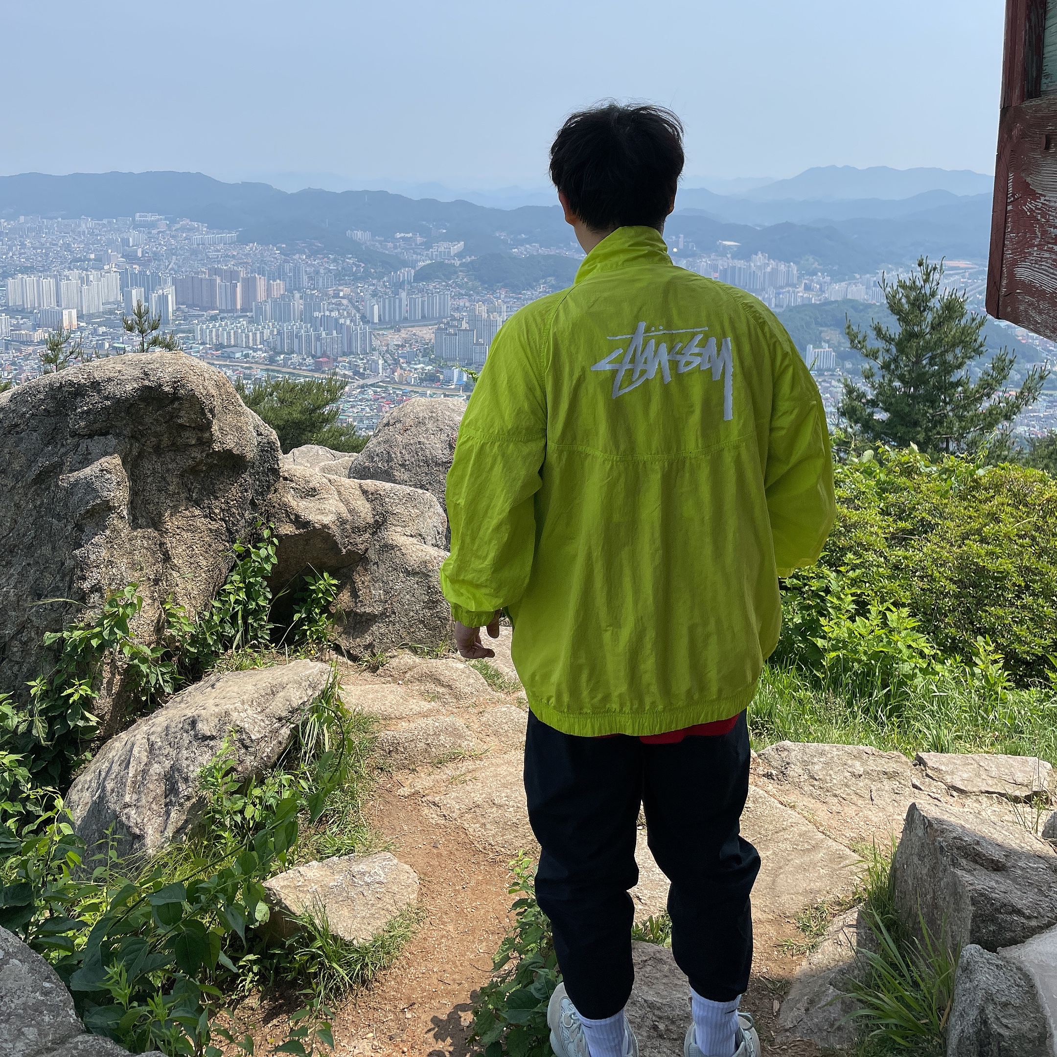 Nike x Stussy Windrunner Jacket Bright Cactus, Adidas Yeezy 500 Blush 2018 착용 스타일