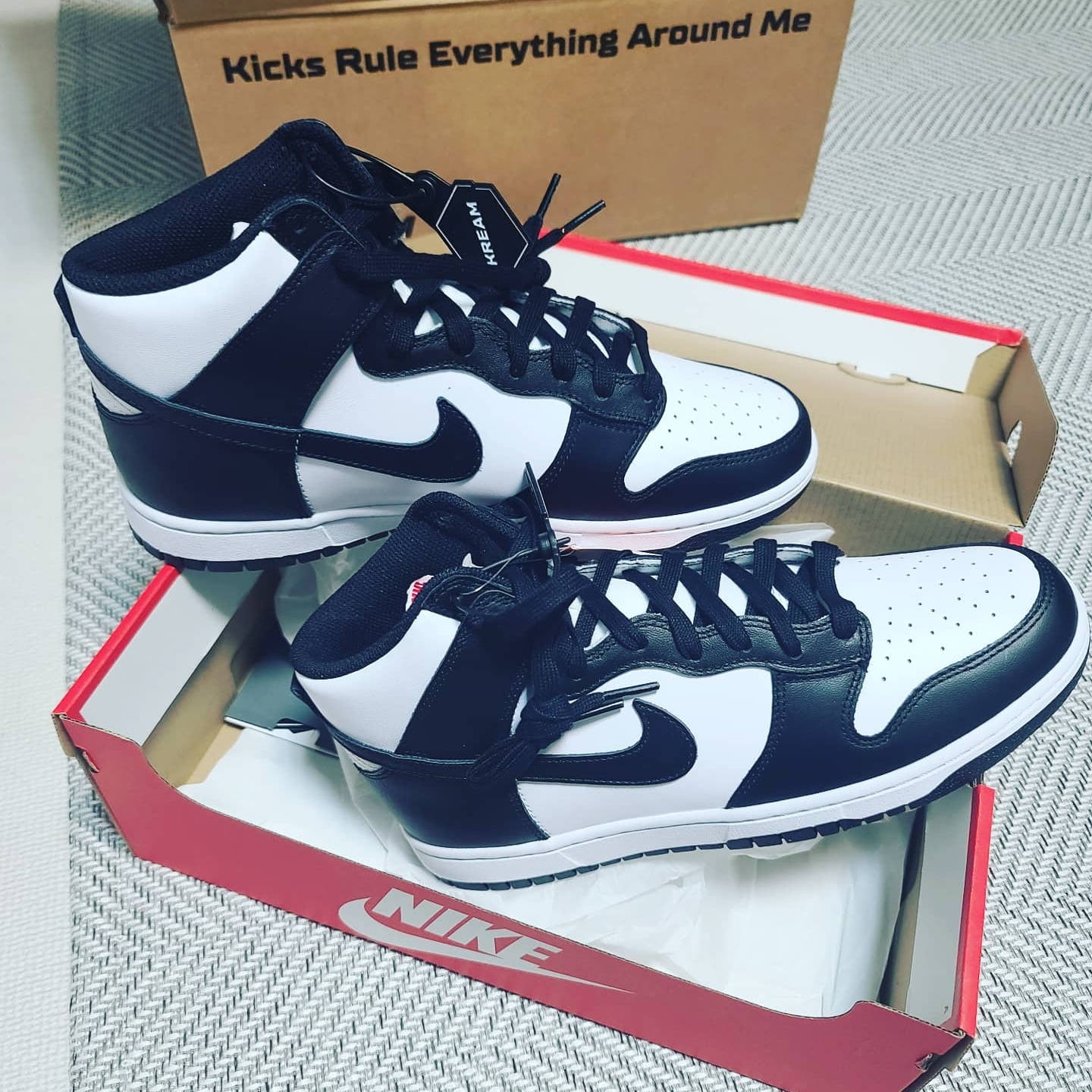 Nike Dunk High Retro Black and White 착용 스타일 - 2
