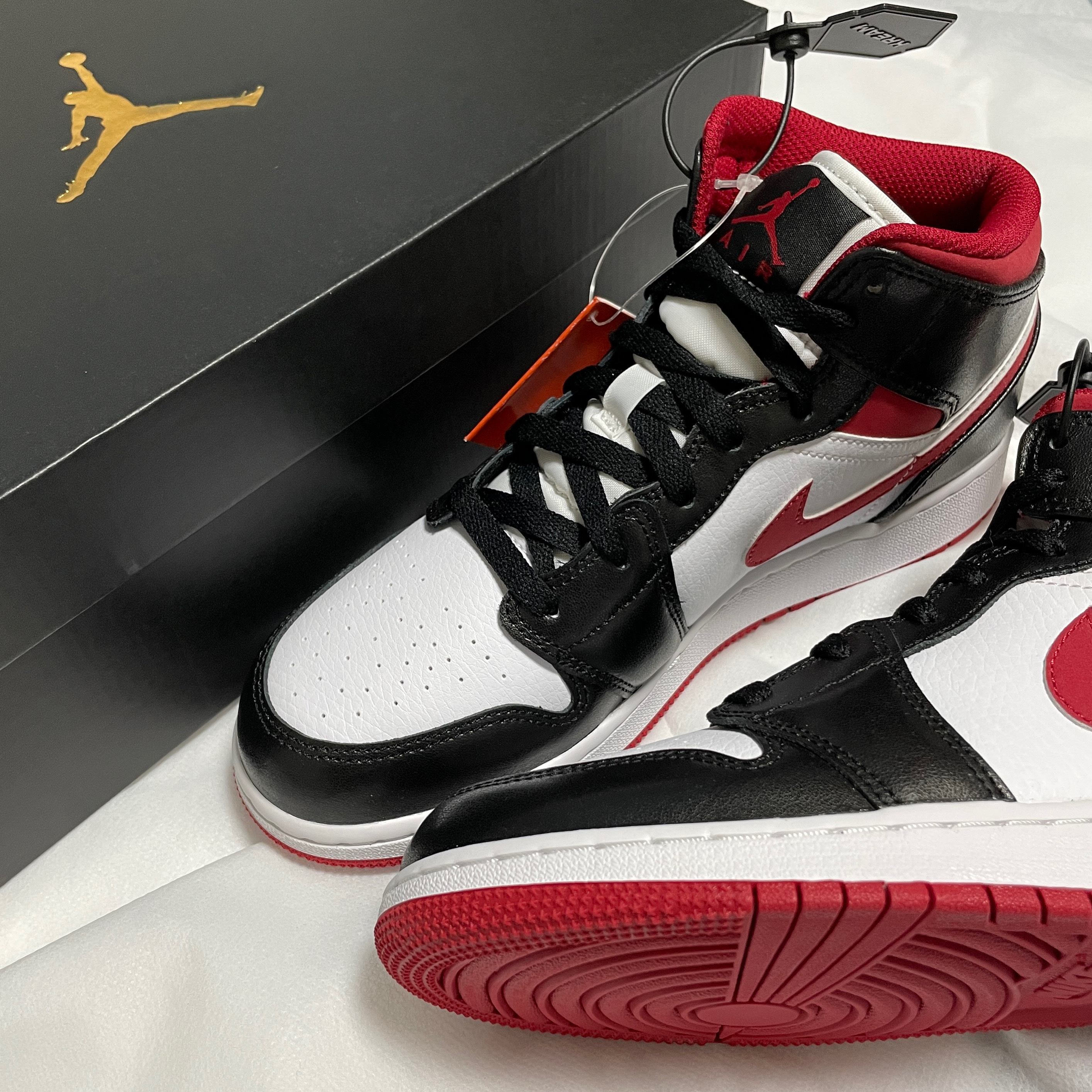 (GS) Jordan 1 Mid Gym Red Black White 착용 스타일