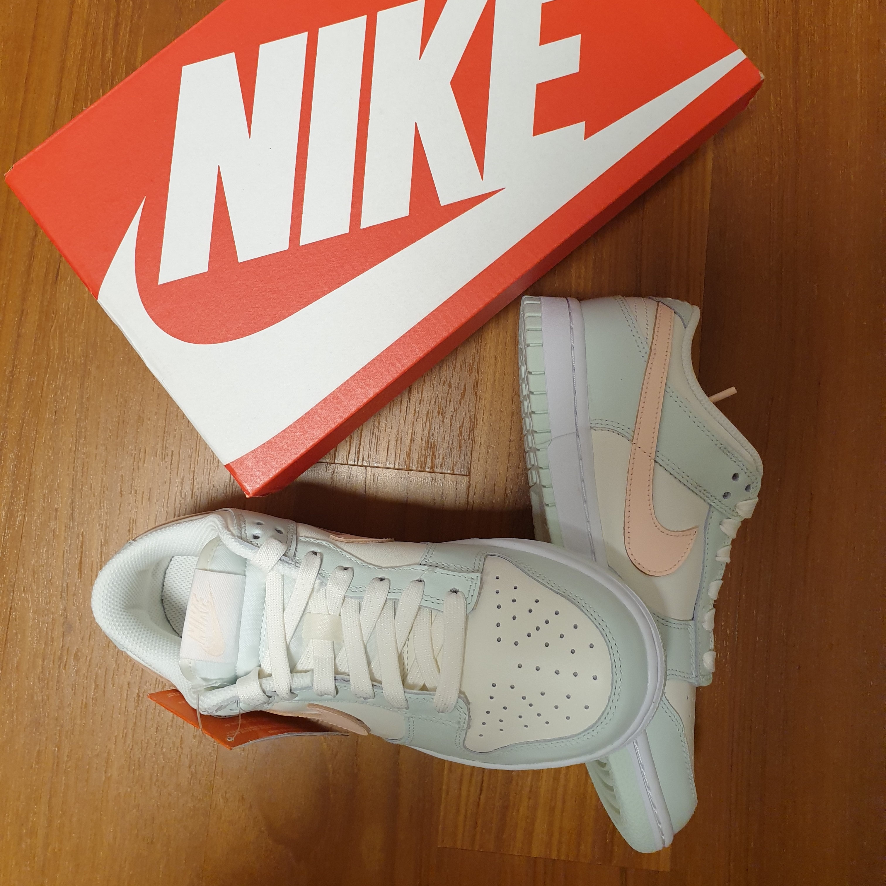 (W) Nike Dunk Low Barely Green 착용 스타일 - 3