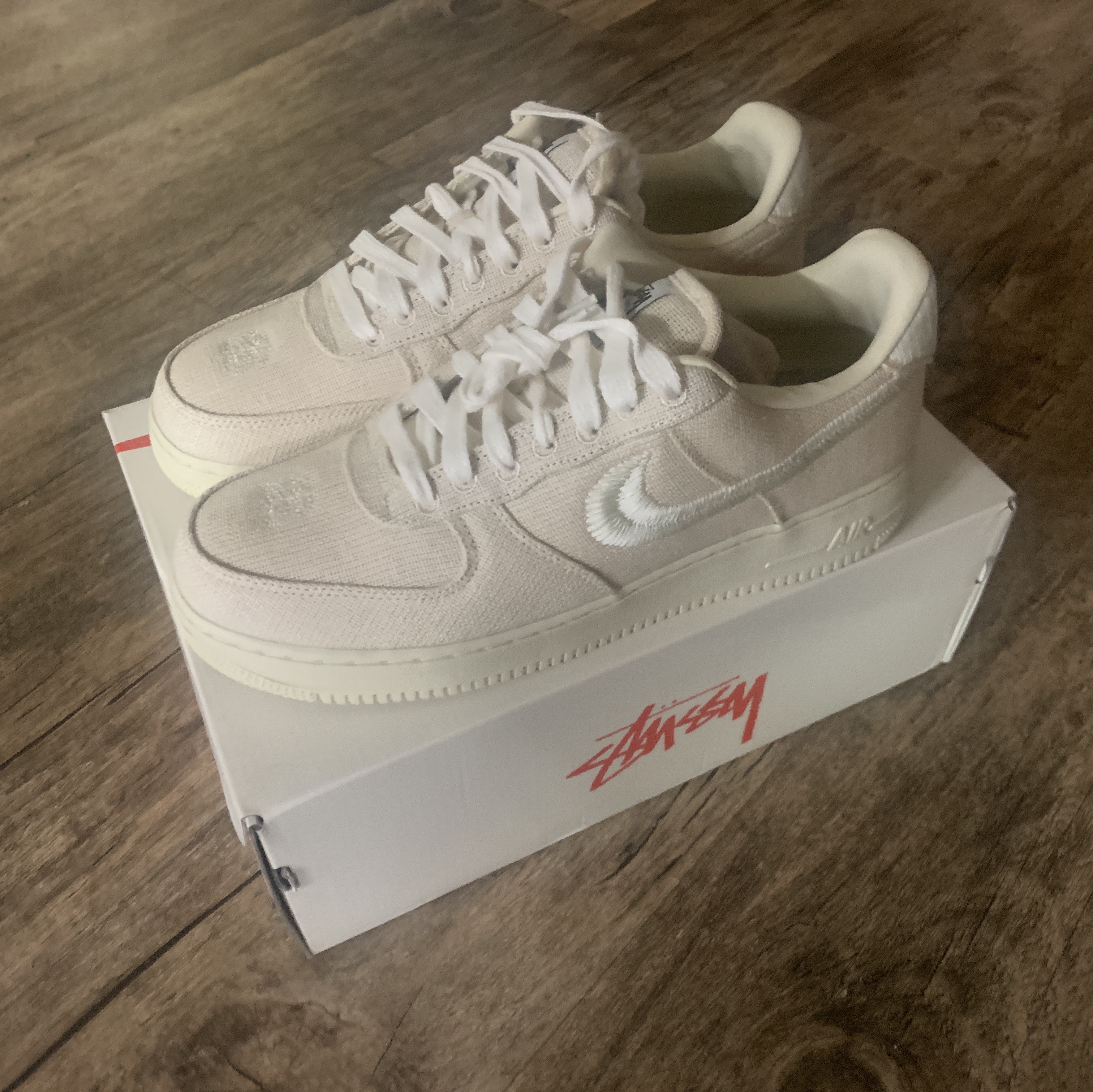 Nike x Stussy Air Force 1 Low Fossil 착용 스타일