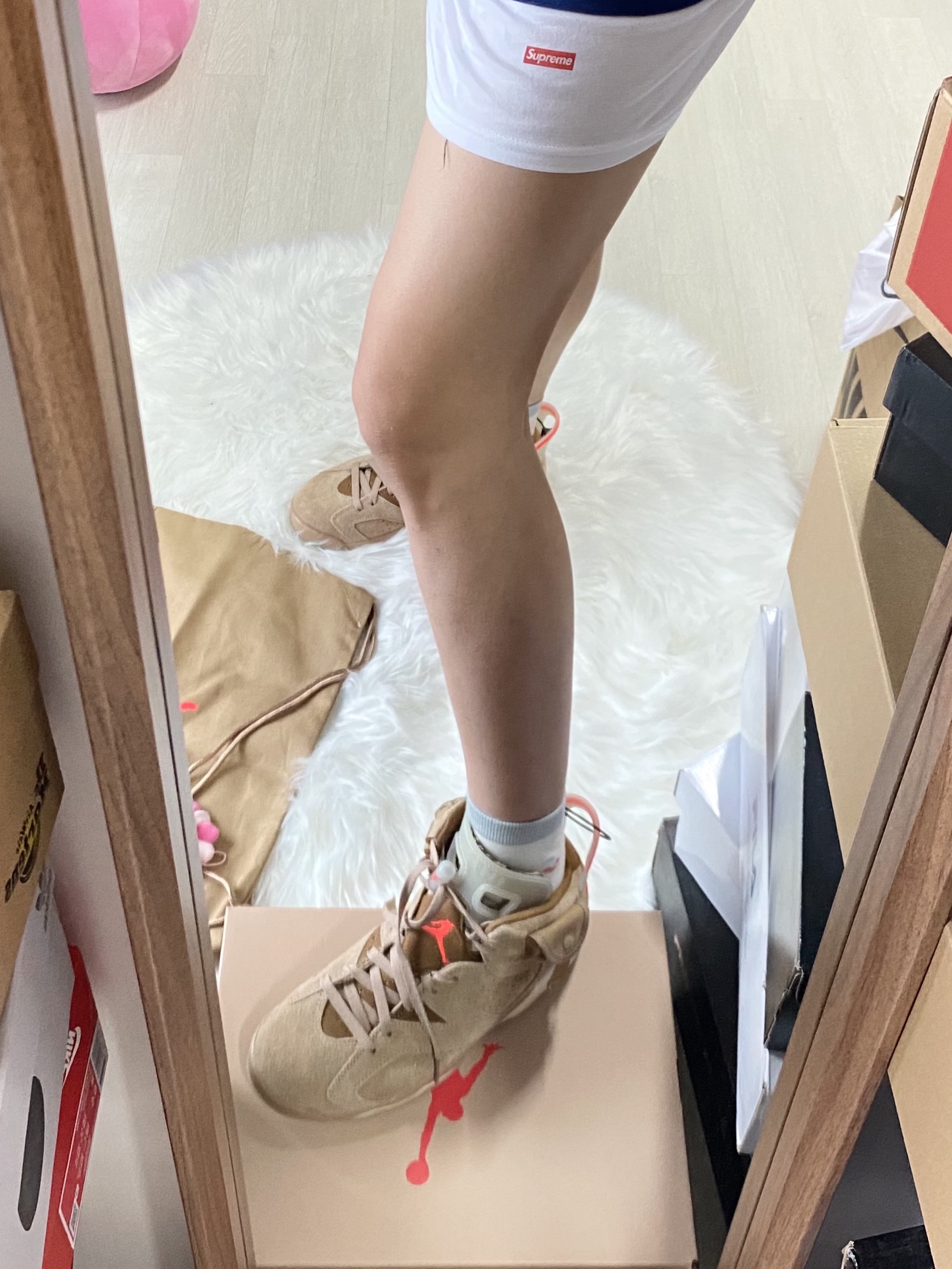 Jordan 6 x Travis Scott Retro SP British Khaki 착용 스타일 - 1