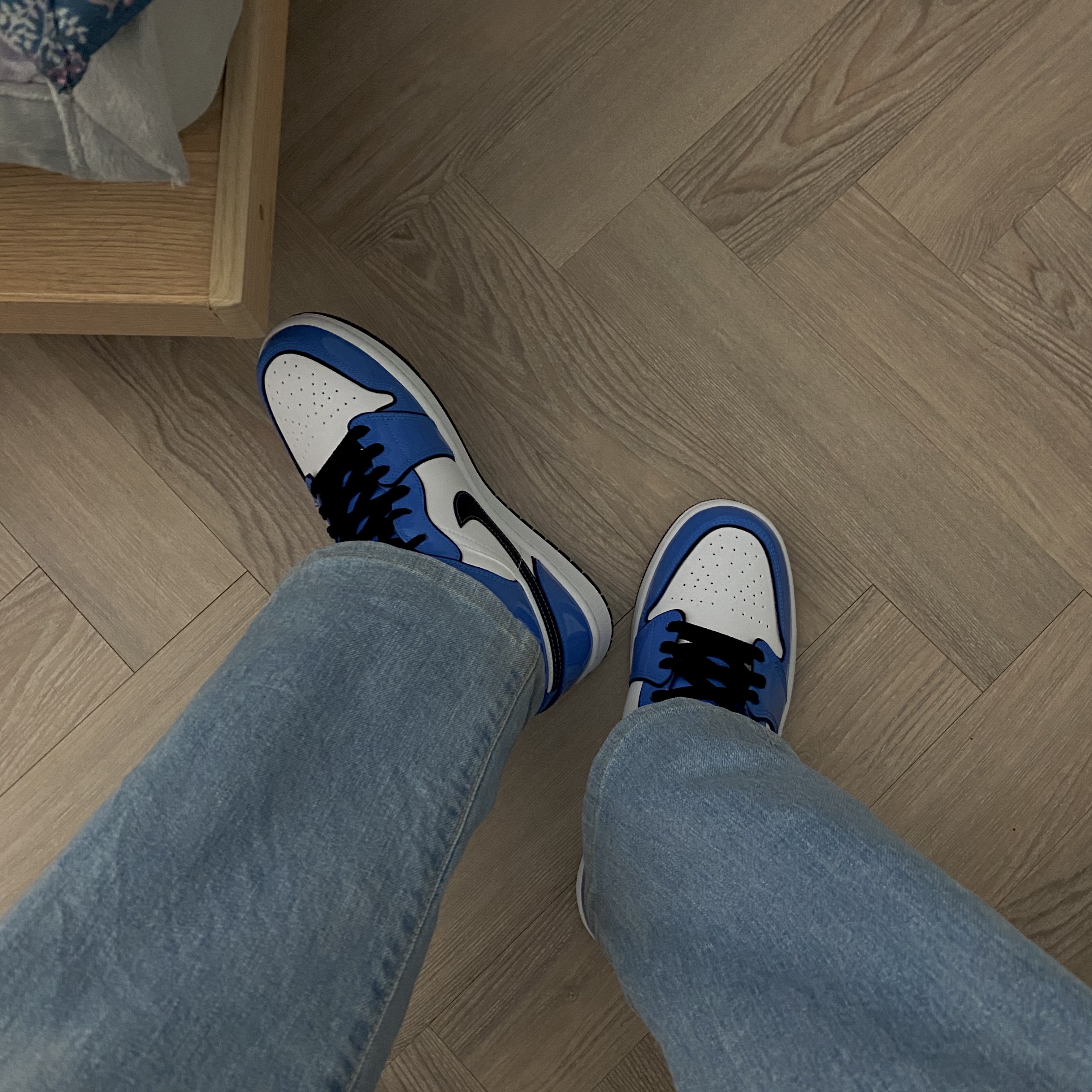 Jordan 1 Mid SE Signal Blue 착용 스타일 - 2