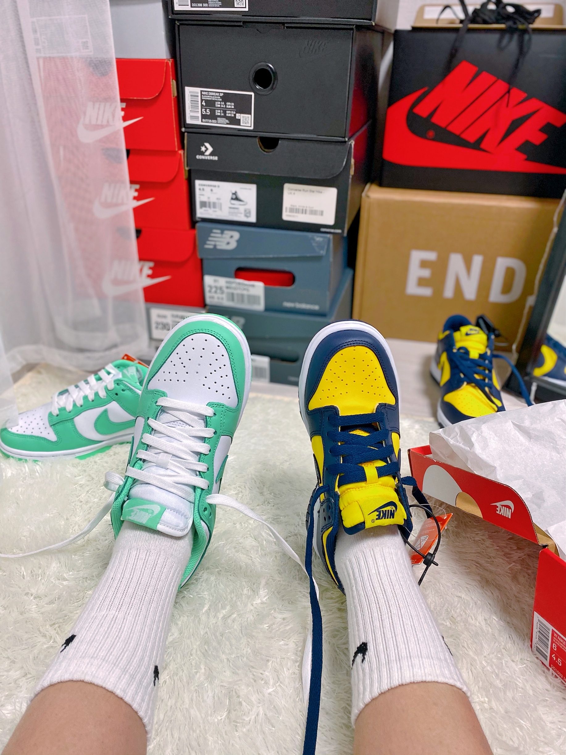 Nike Dunk Low Retro Black, (GS) Nike Dunk Low Varsity Maize 착용 스타일 - 2