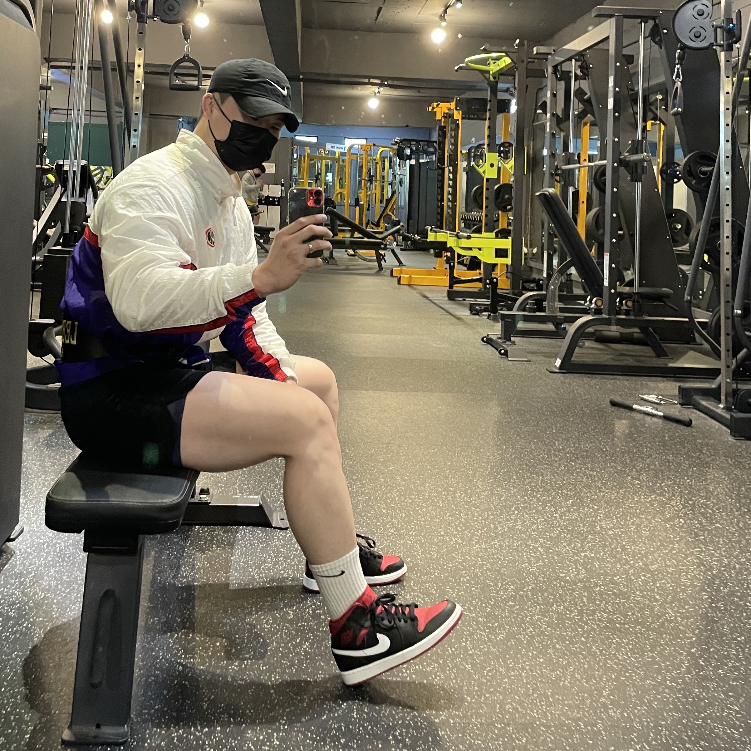 Jordan 1 Mid Black Gym Red White 착용 스타일