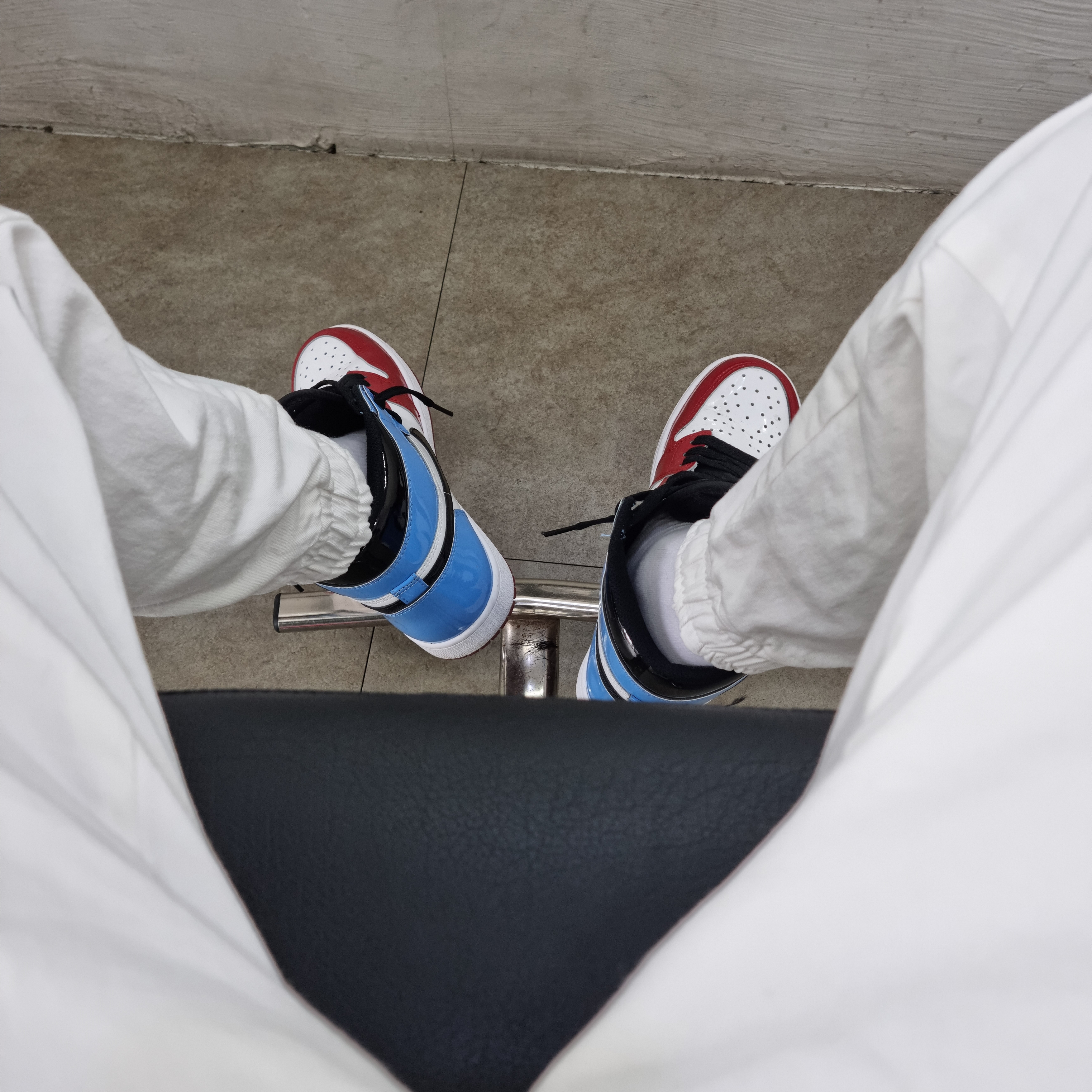 Jordan 1 Retro High Fearless UNC Chicago 착용 스타일 - 2