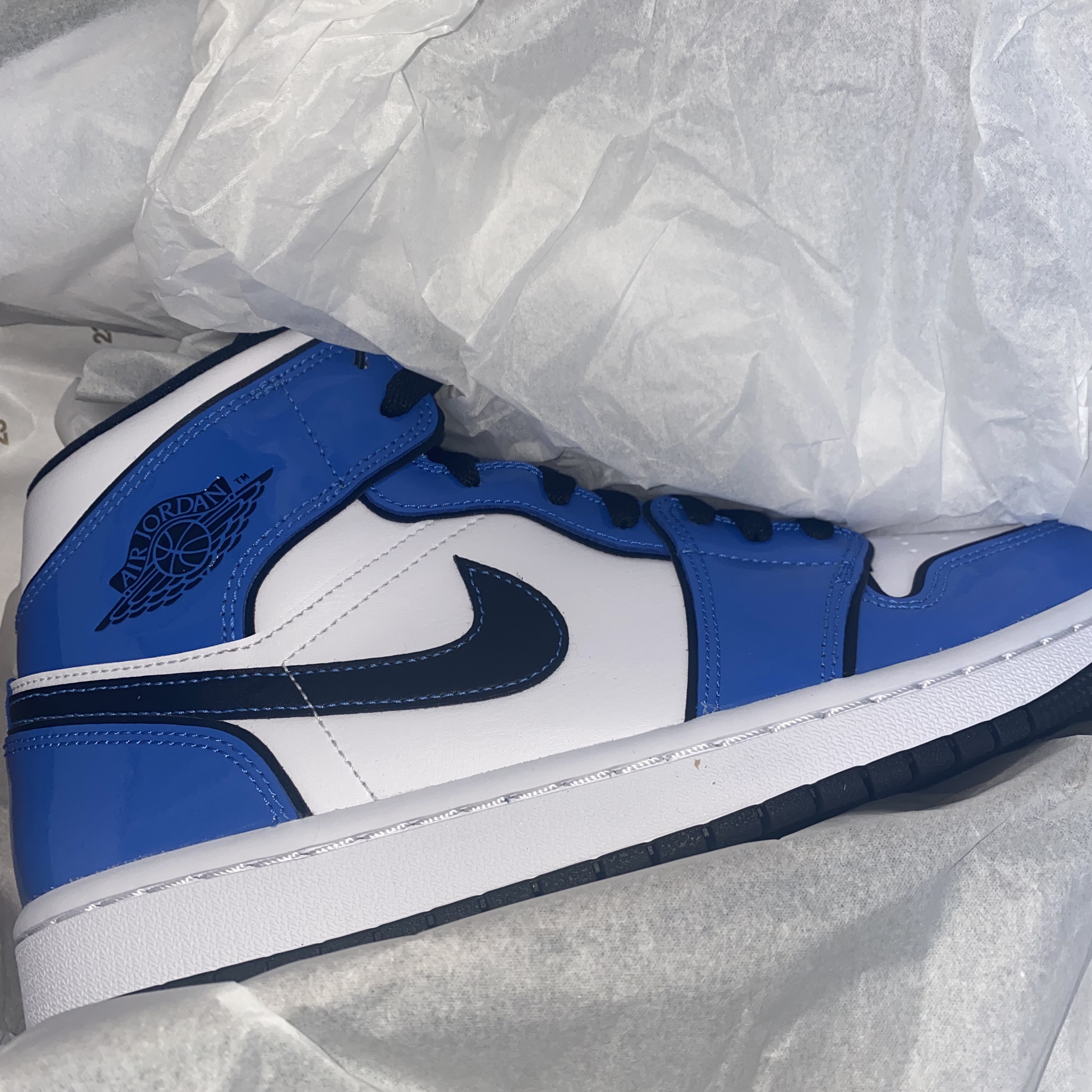 Jordan 1 Mid SE Signal Blue 착용 스타일 - 3