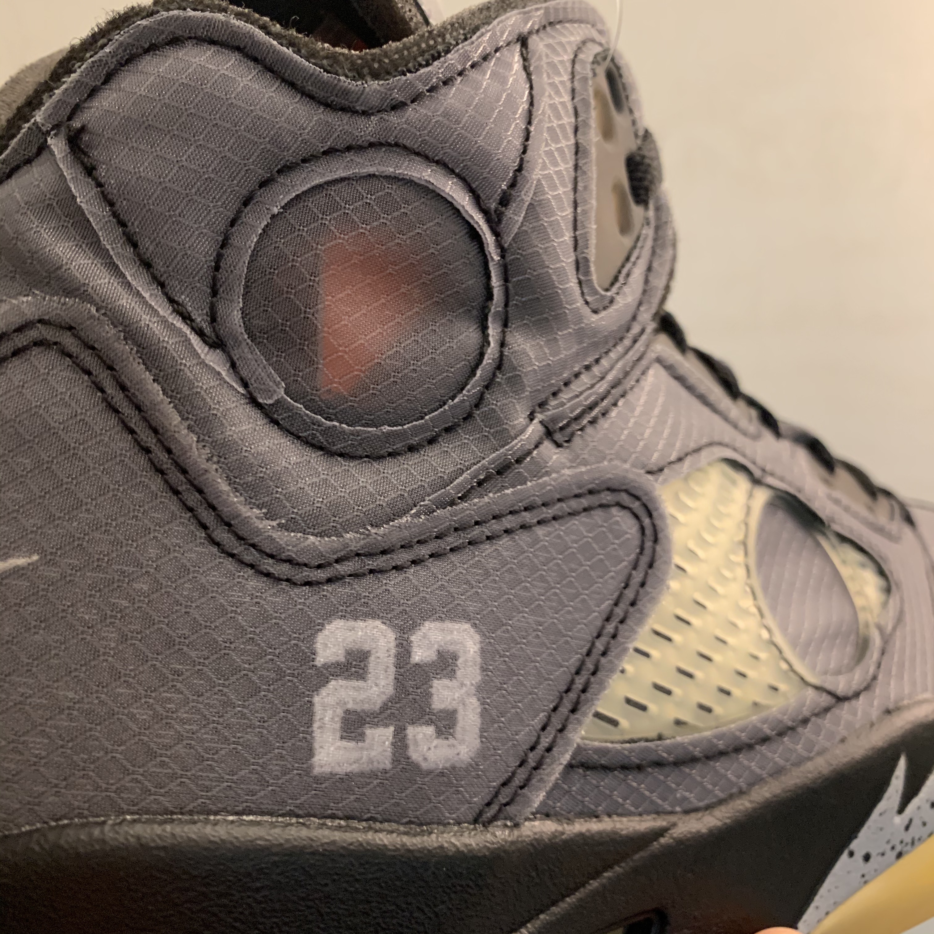 Jordan 5 x Off-White Retro SP Black Muslin 착용 스타일 - 3