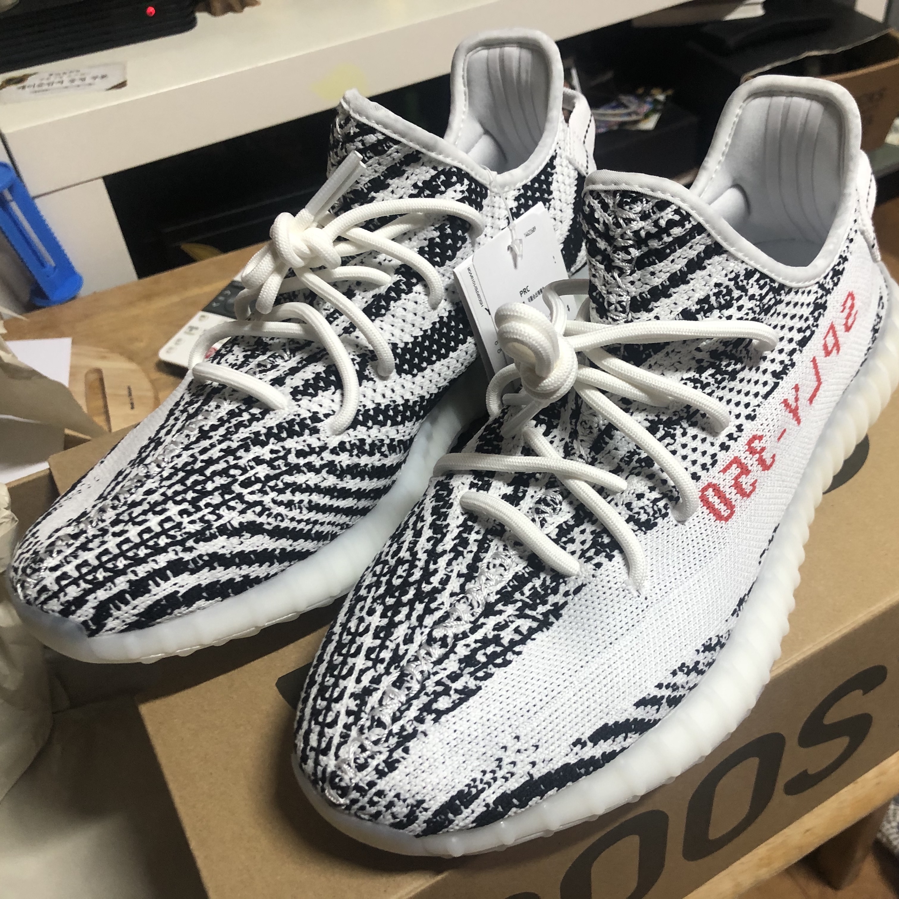 Adidas Yeezy Boost 350 V2 Zebra 2017/2019/2020 착용 스타일