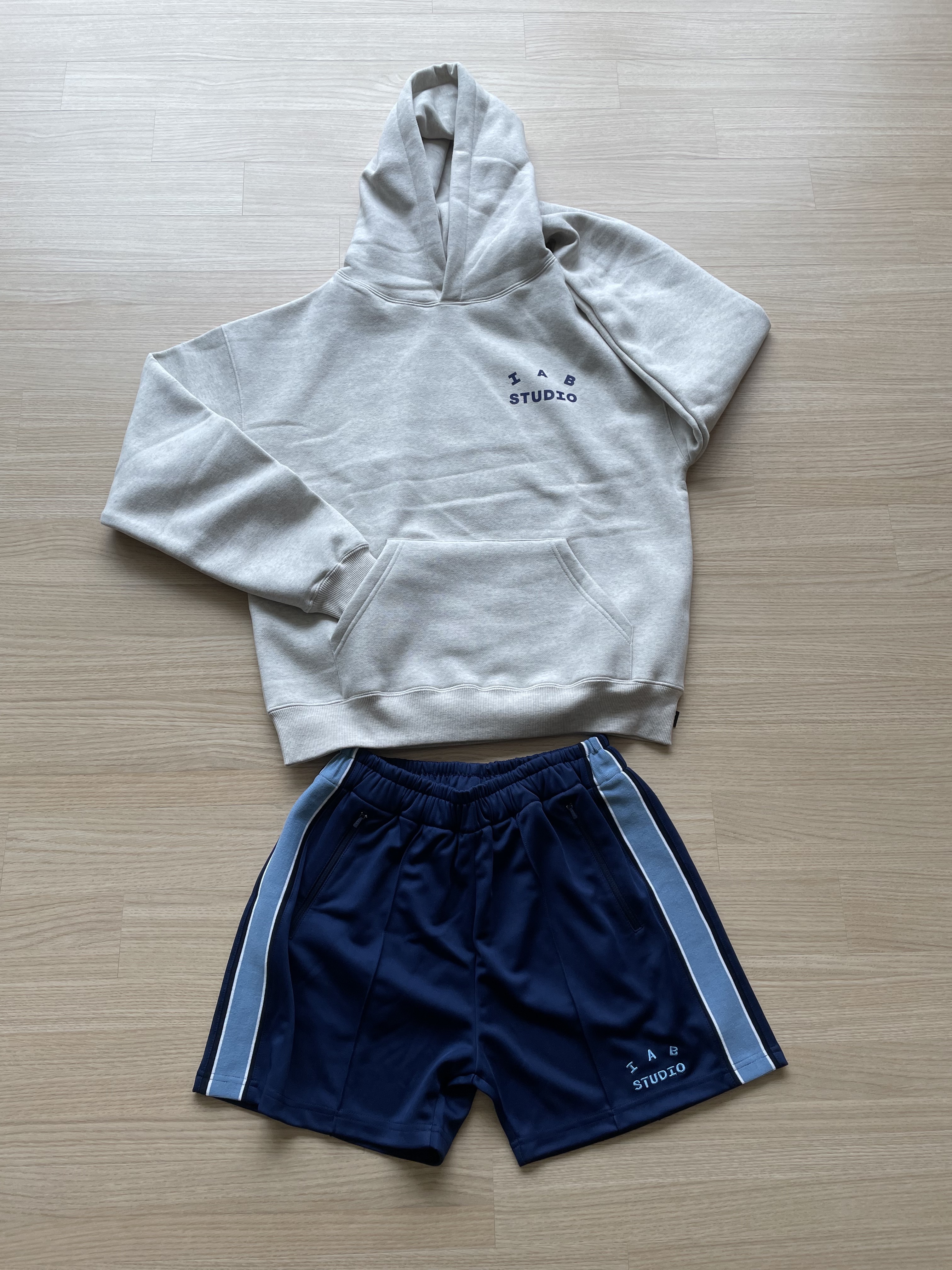 IAB Studio Hoodie Oatmeal Gray - 21SS, IAB Studio Track Shorts Navy - 21SS 착용 스타일