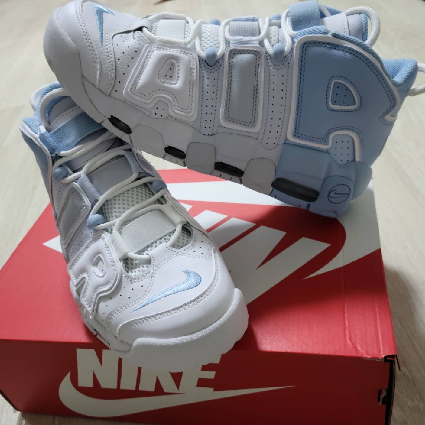 Nike Air More Uptempo Psychic Blue 착용 스타일 - 1