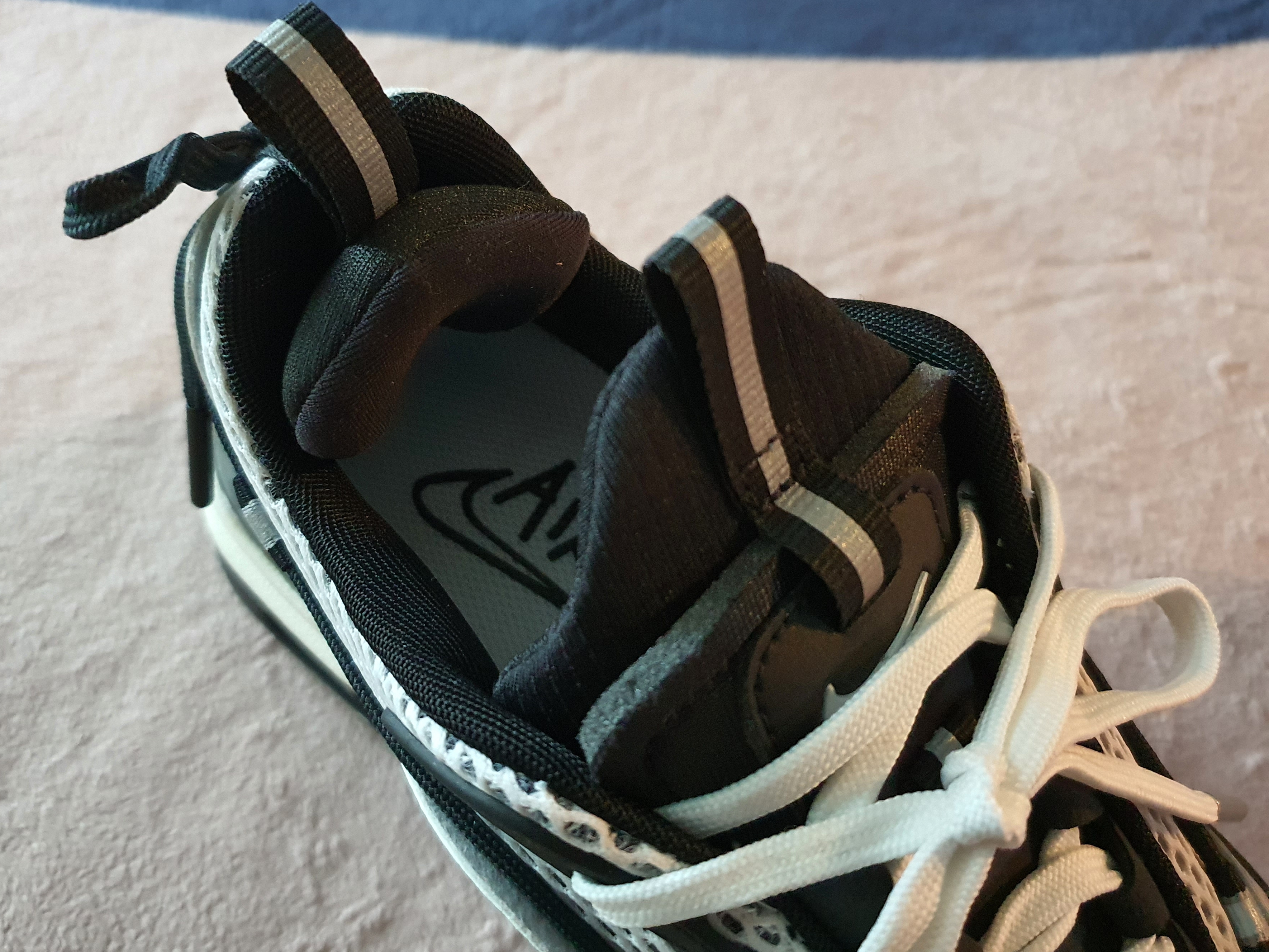 (W) Nike Air Max Furyosa Silver and Black 착용 스타일 - 4