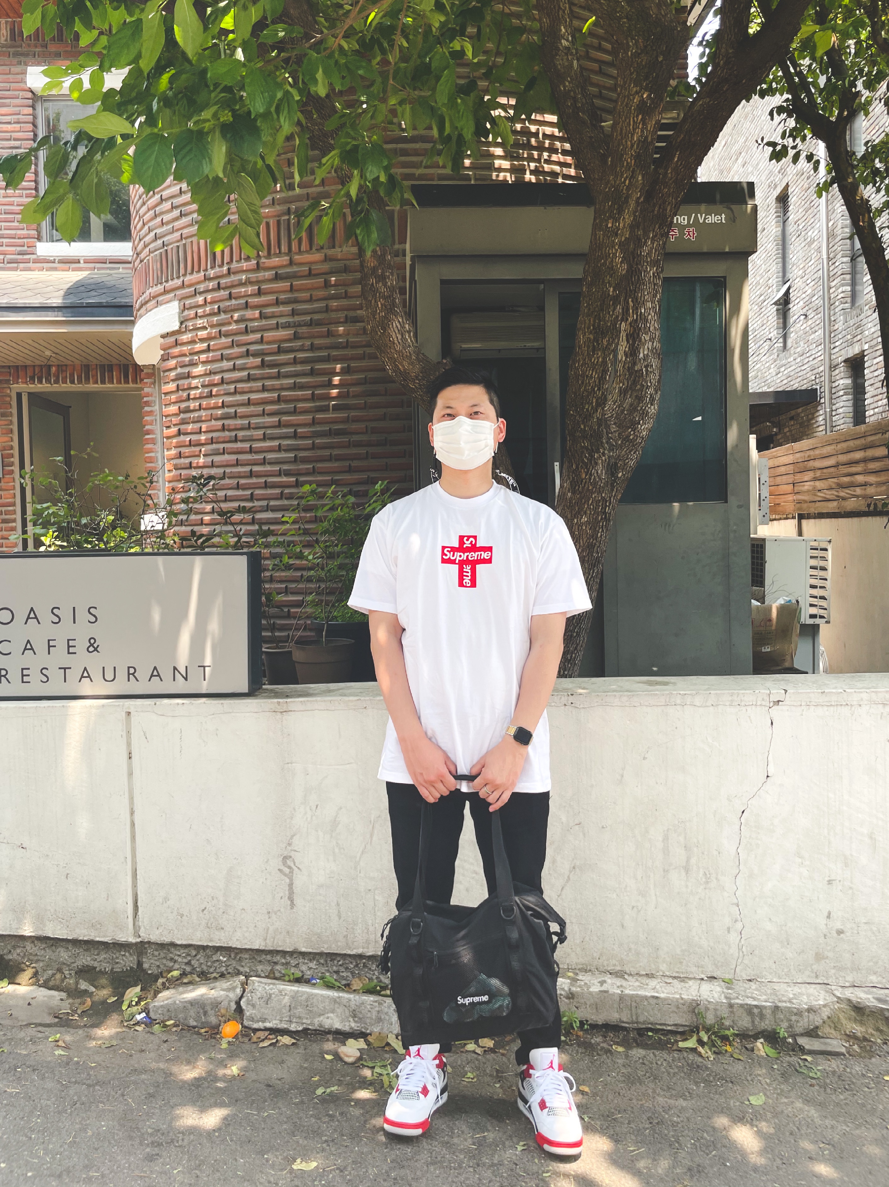 Supreme Cross Box Logo T-Shirt White - 20FW, Jordan 4 Retro OG Fire Red 2020 착용 스타일