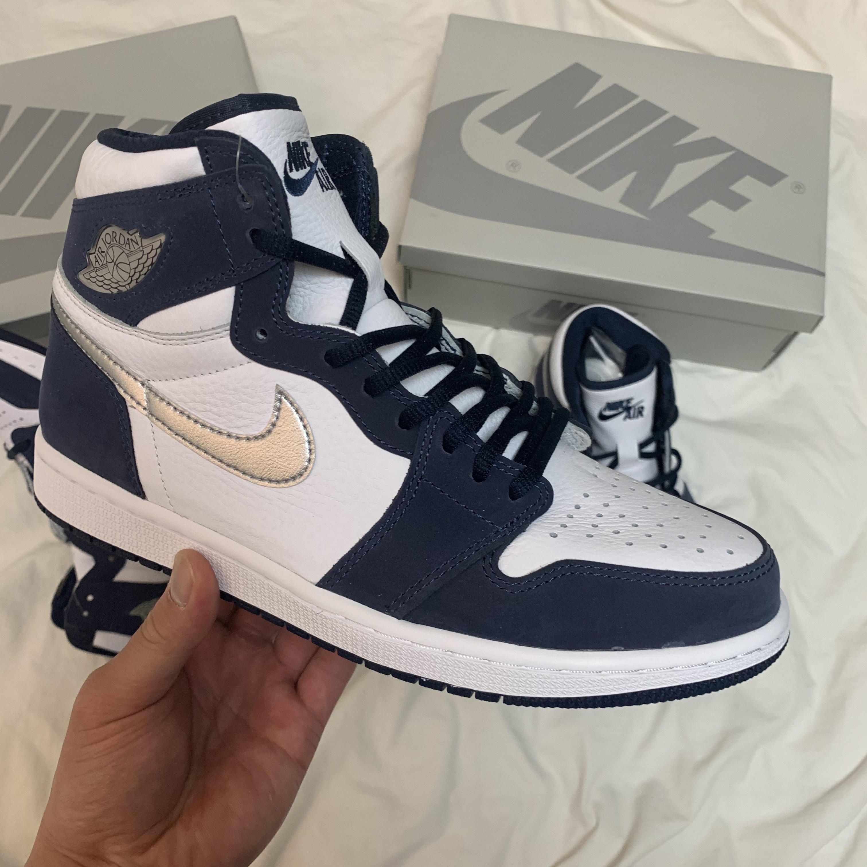 Jordan 1 Retro High OG CO.JP Midnight Navy 착용 스타일 - 2
