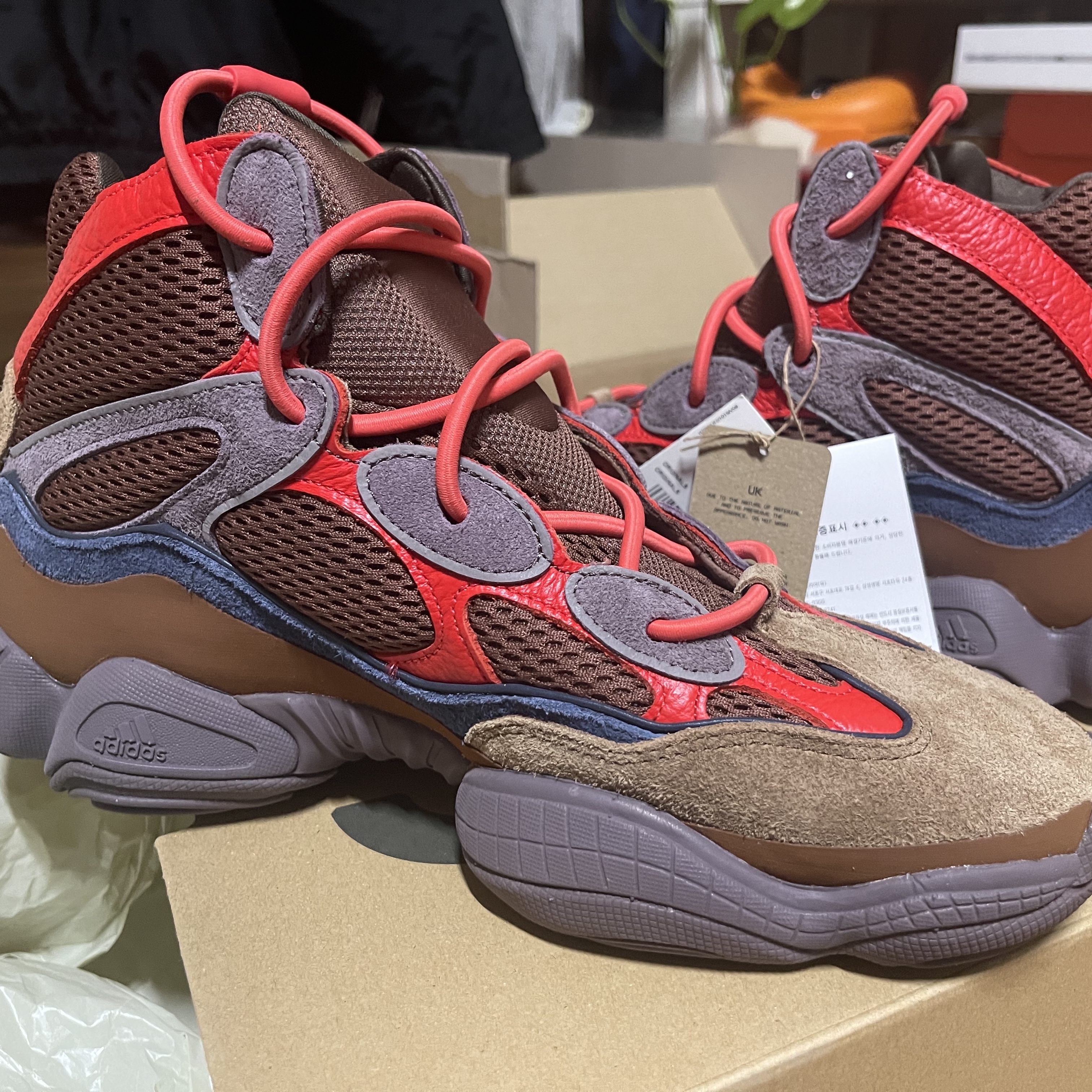 Adidas Yeezy 500 High Sumac 착용 스타일