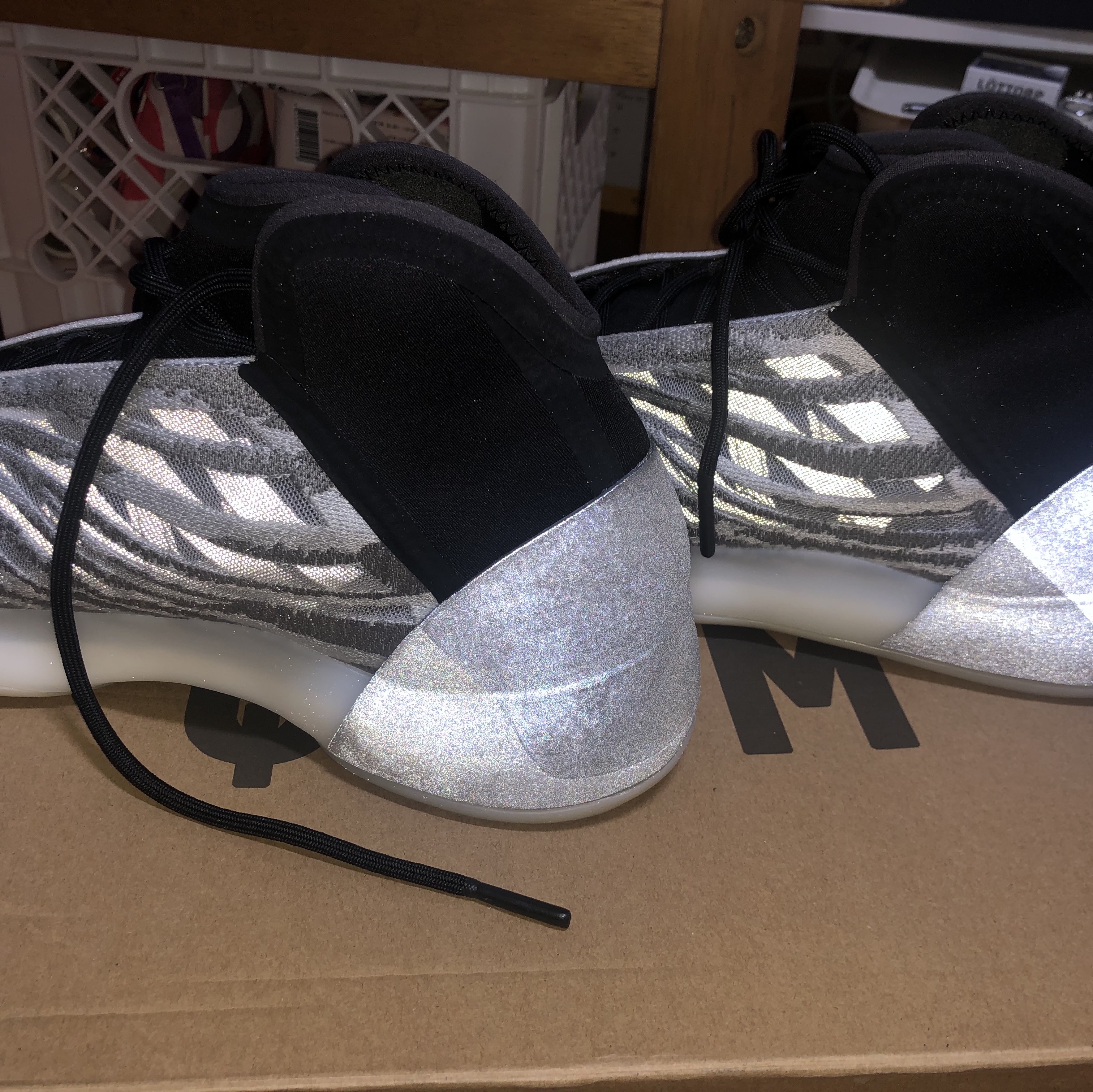 Adidas Yeezy QNTM Lifestyle 착용 스타일