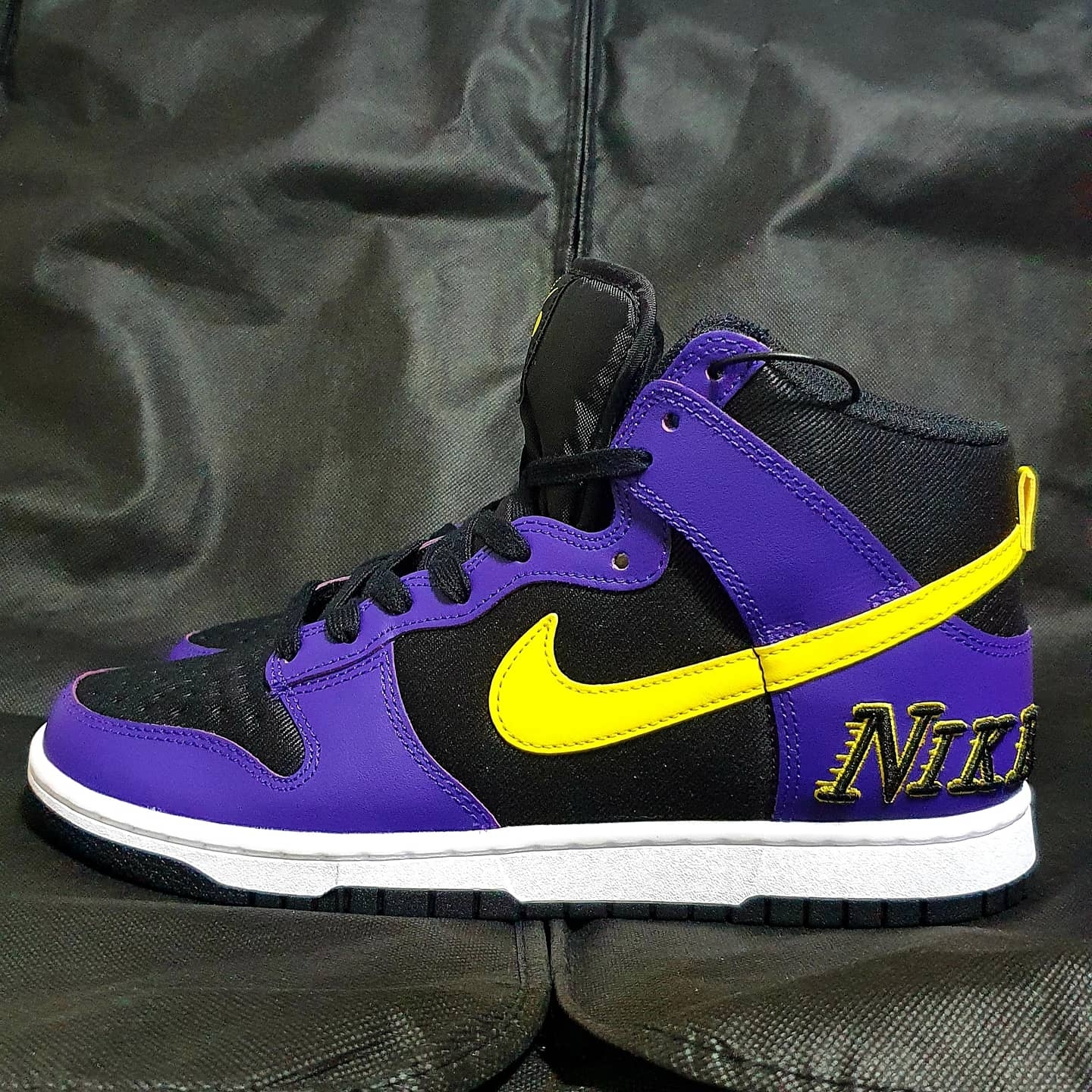 Nike Dunk High PRM EMB Court Purple 착용 스타일 - 2