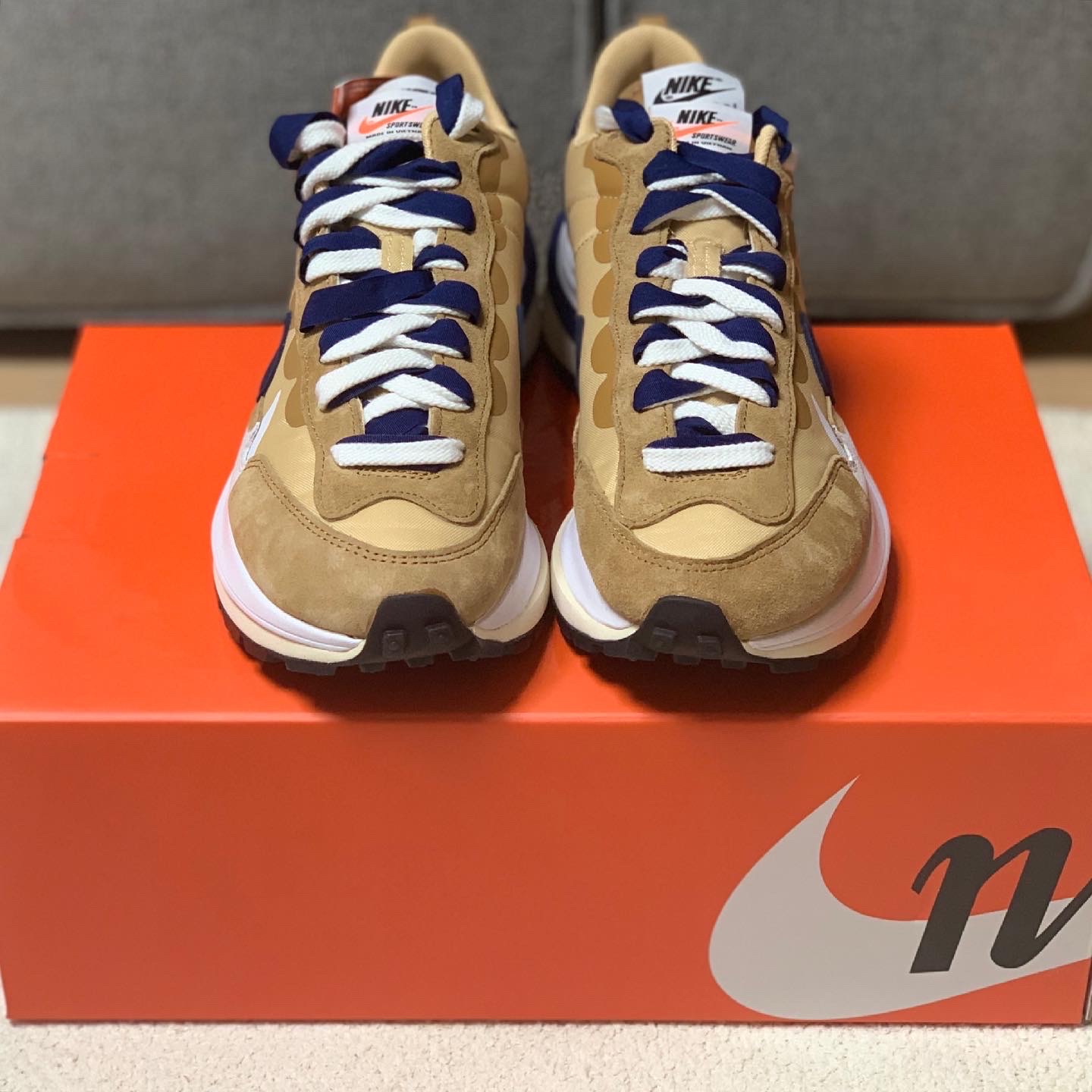 Nike x Sacai VaporWaffle Sesame and Blue Void 착용 스타일 - 2
